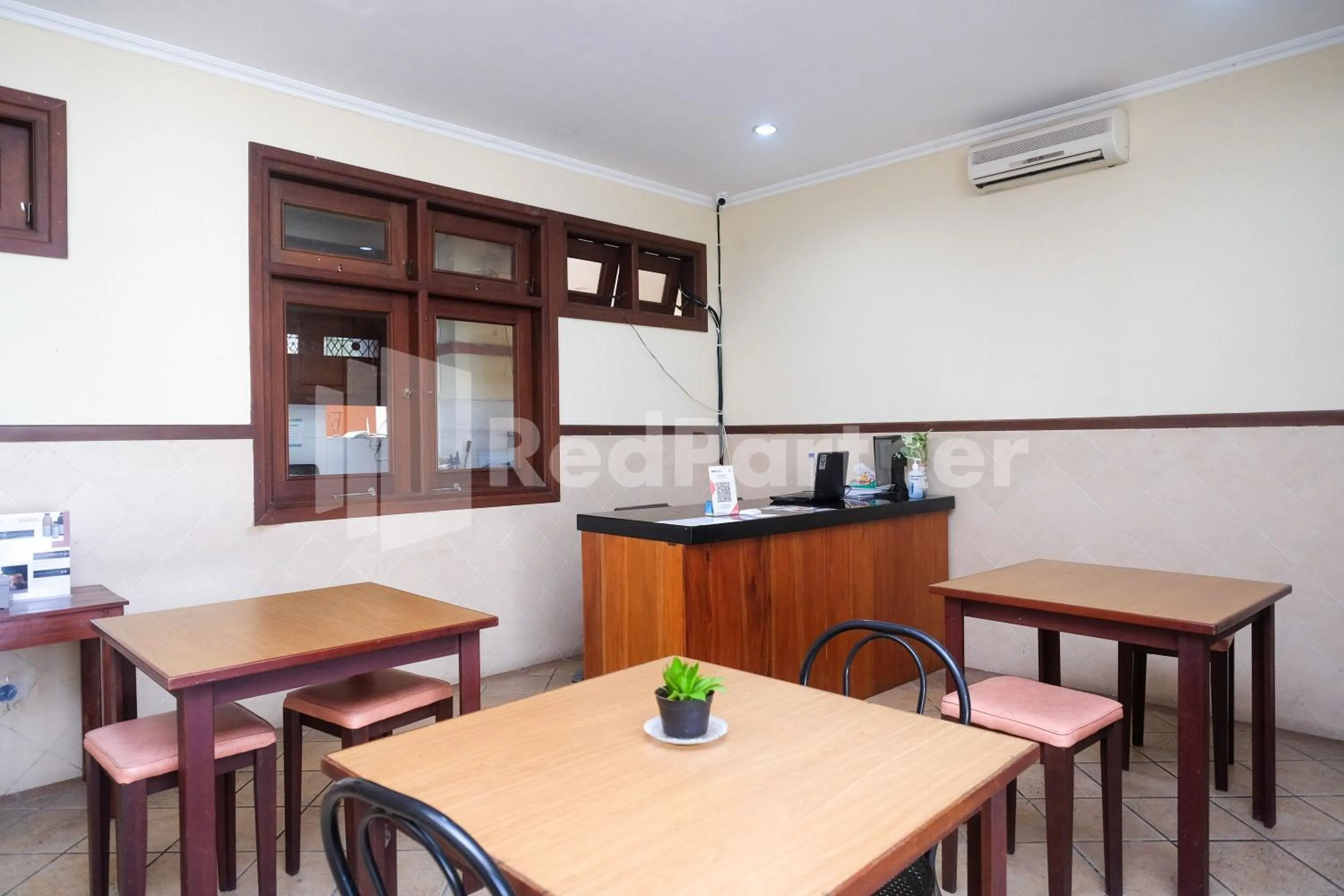 Restaurant/places to eat in Griya Fatima Mitra RedDoorz near UGM