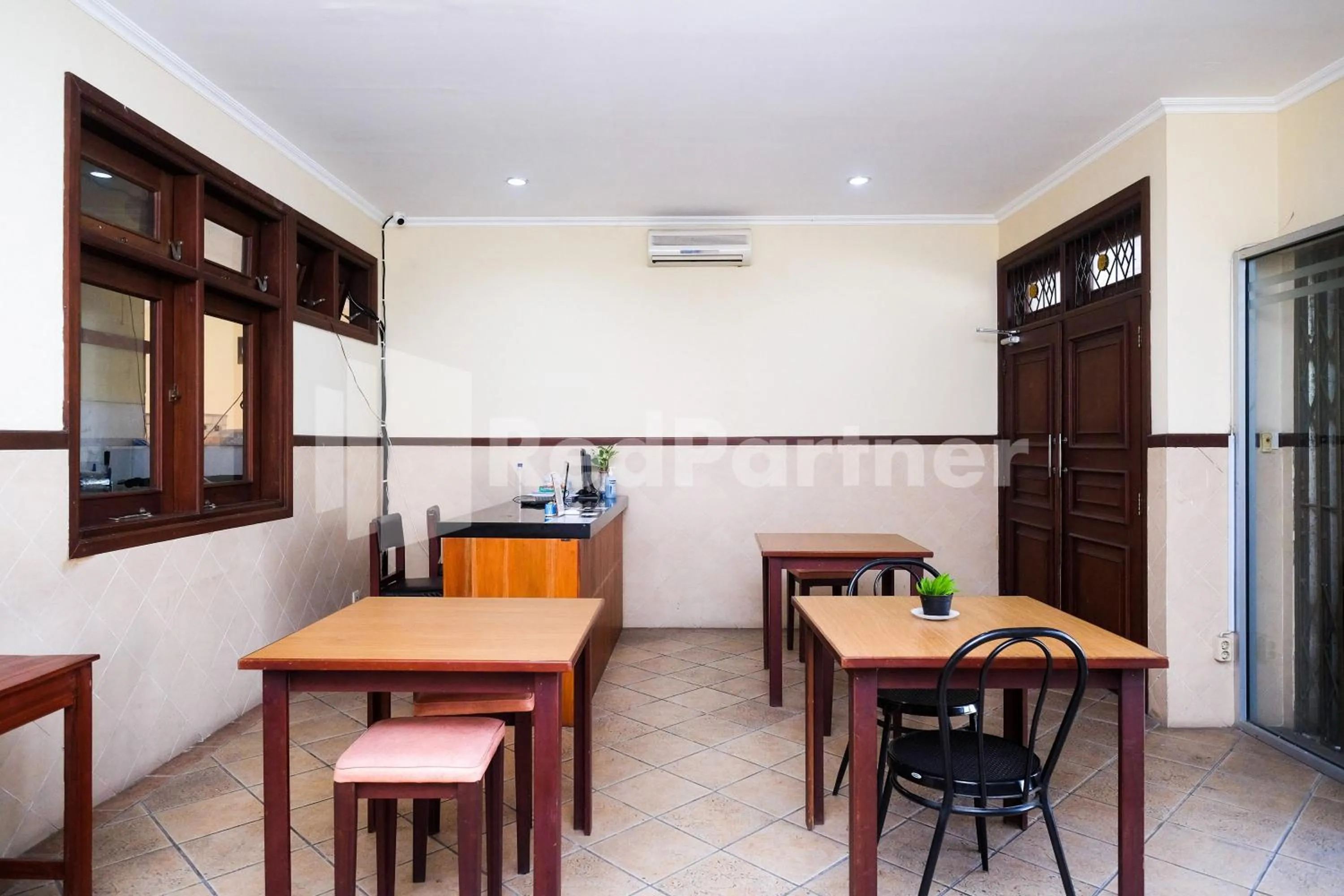 Restaurant/places to eat in Griya Fatima Mitra RedDoorz near UGM