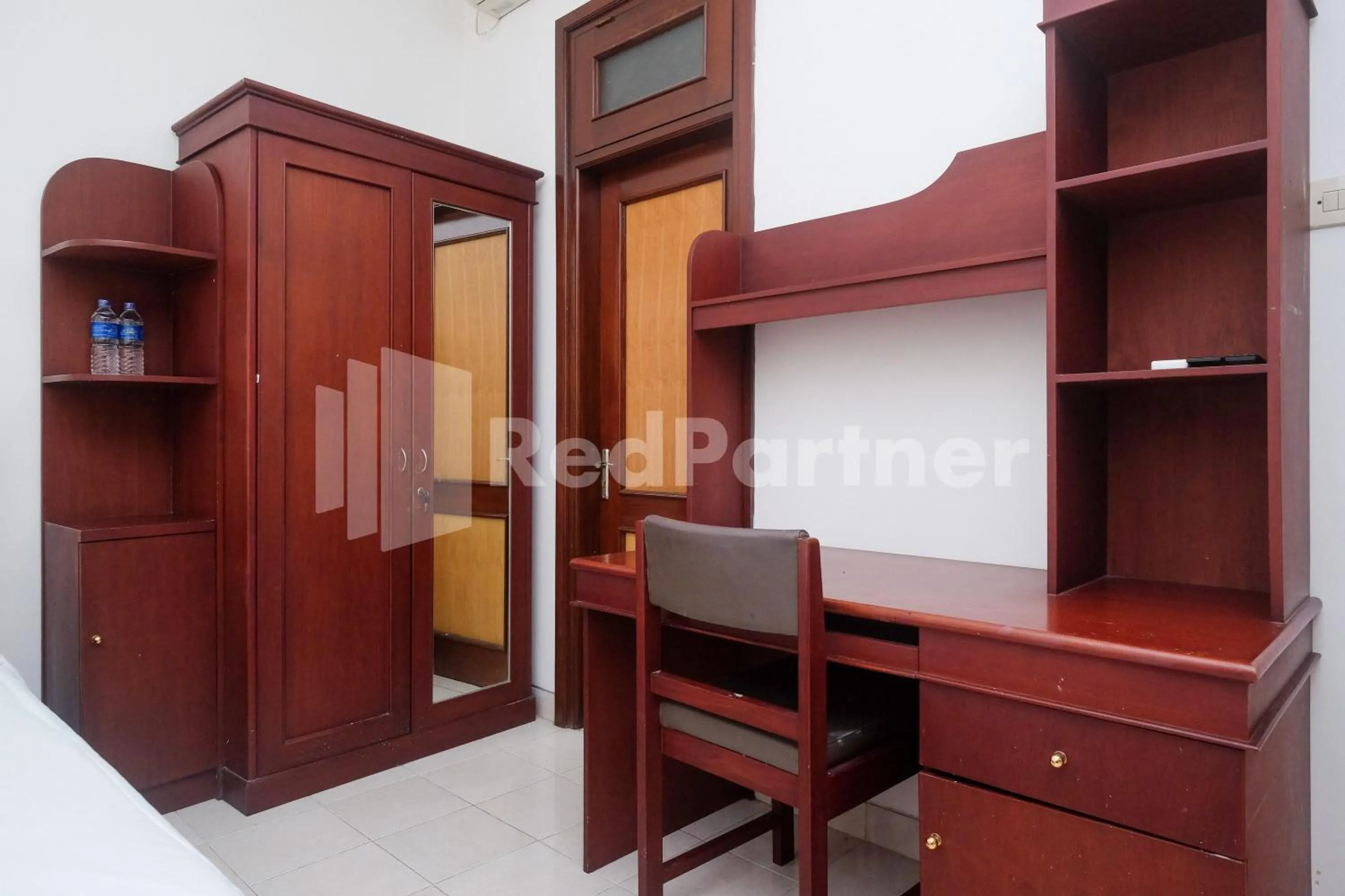 wardrobe in Griya Fatima Mitra RedDoorz near UGM