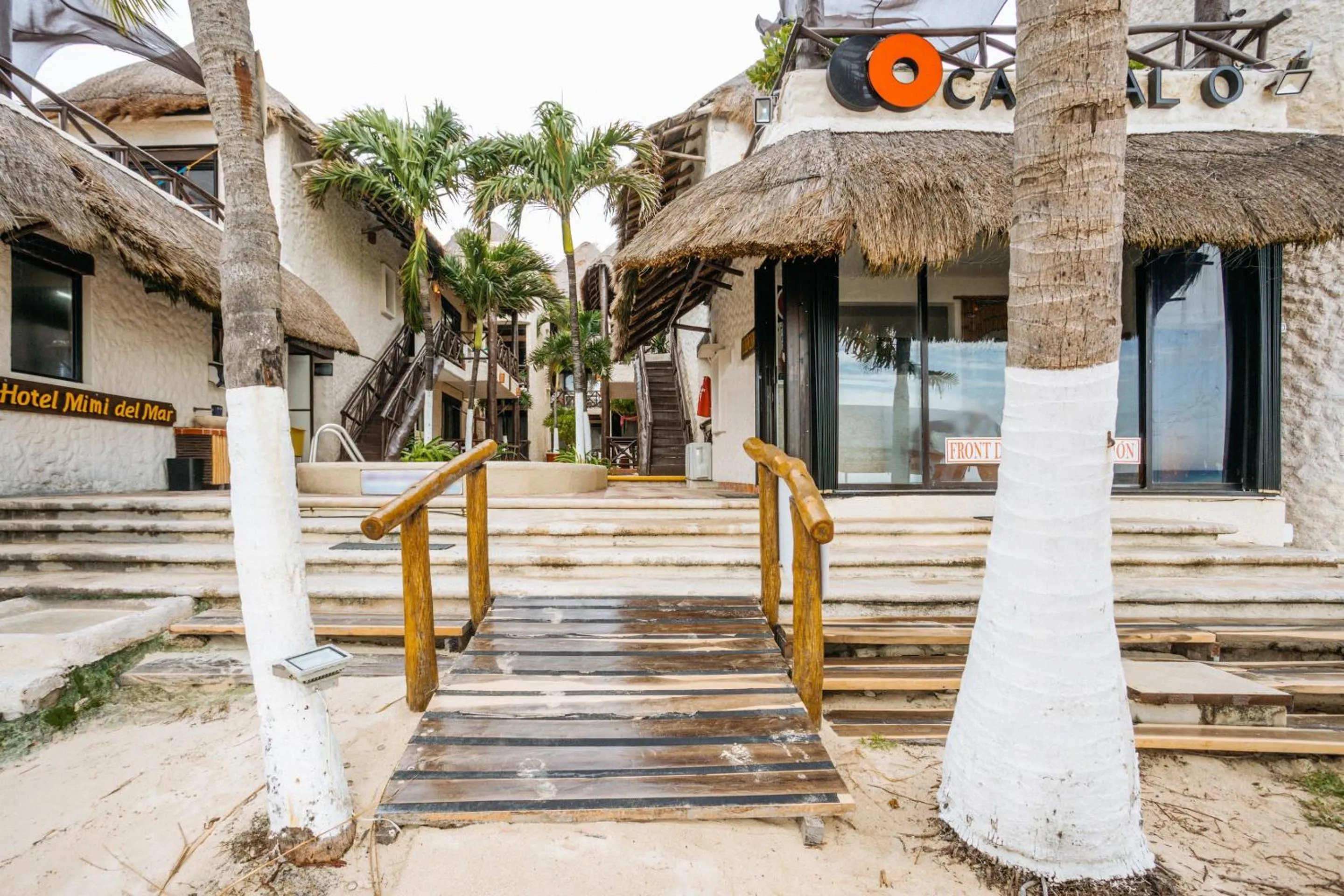Facade/entrance in Capital O Mimi Del Mar, Playa del Carmen
