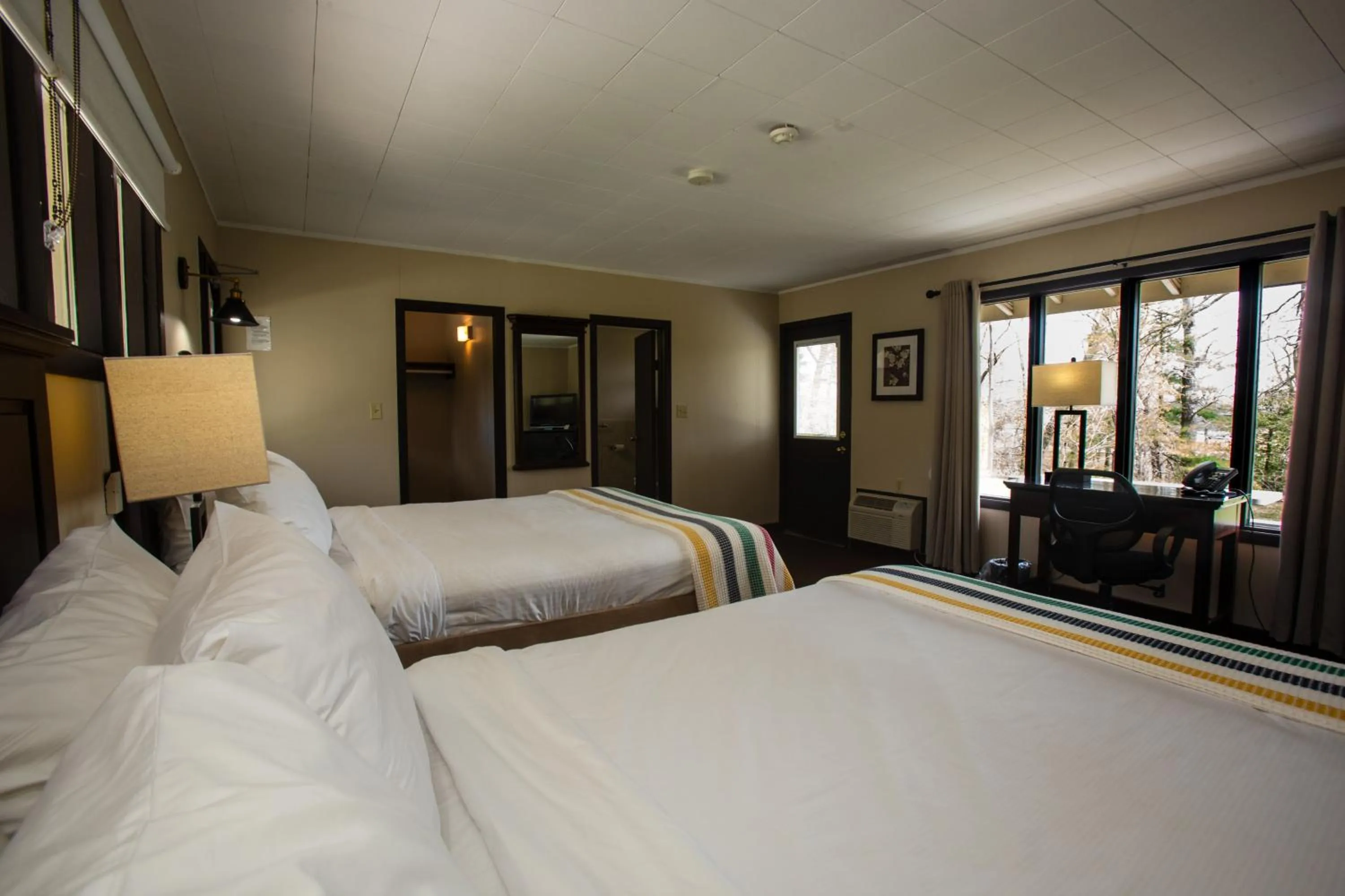 Patio, Bed in Oakwood Resort