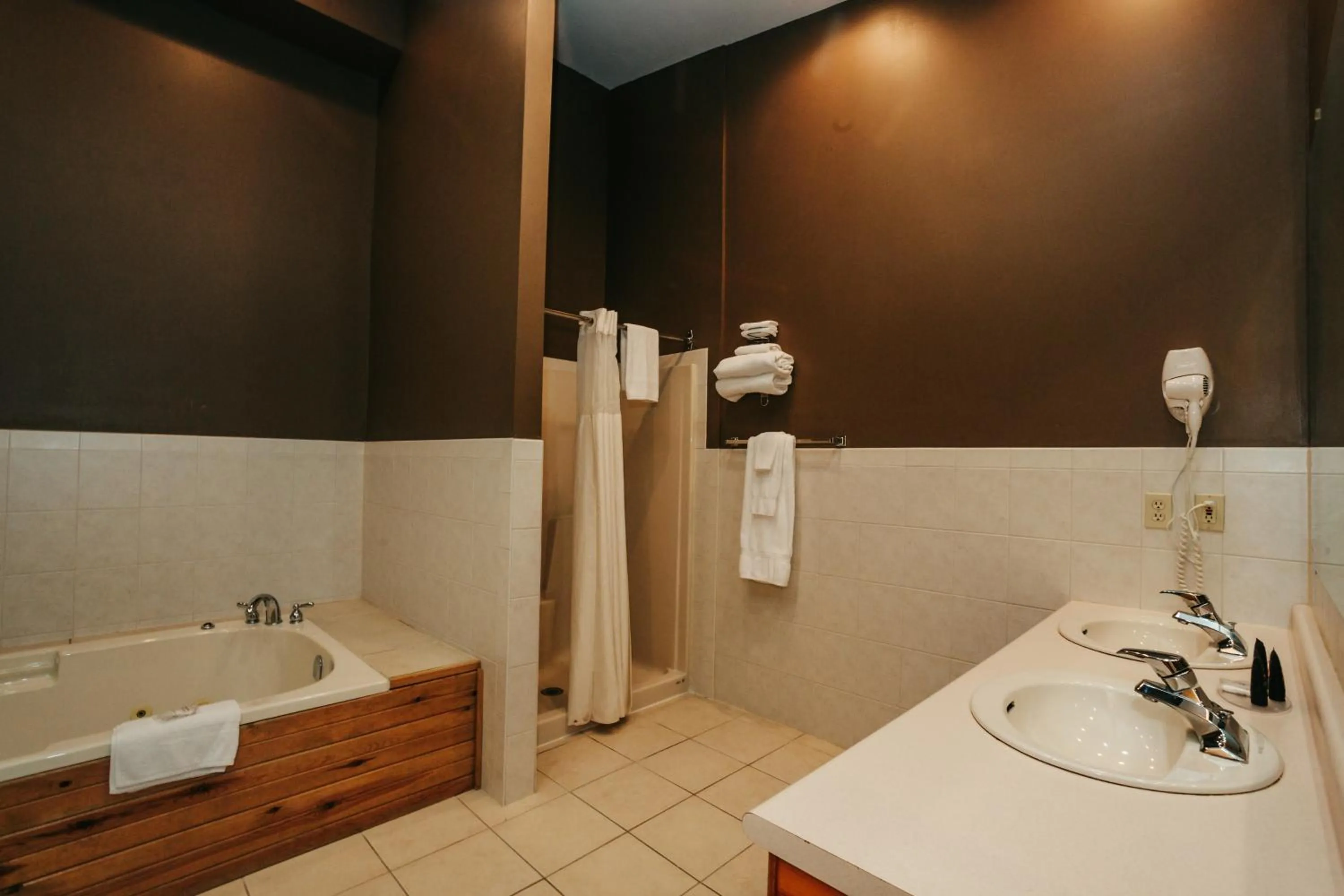 Shower in Oakwood Resort