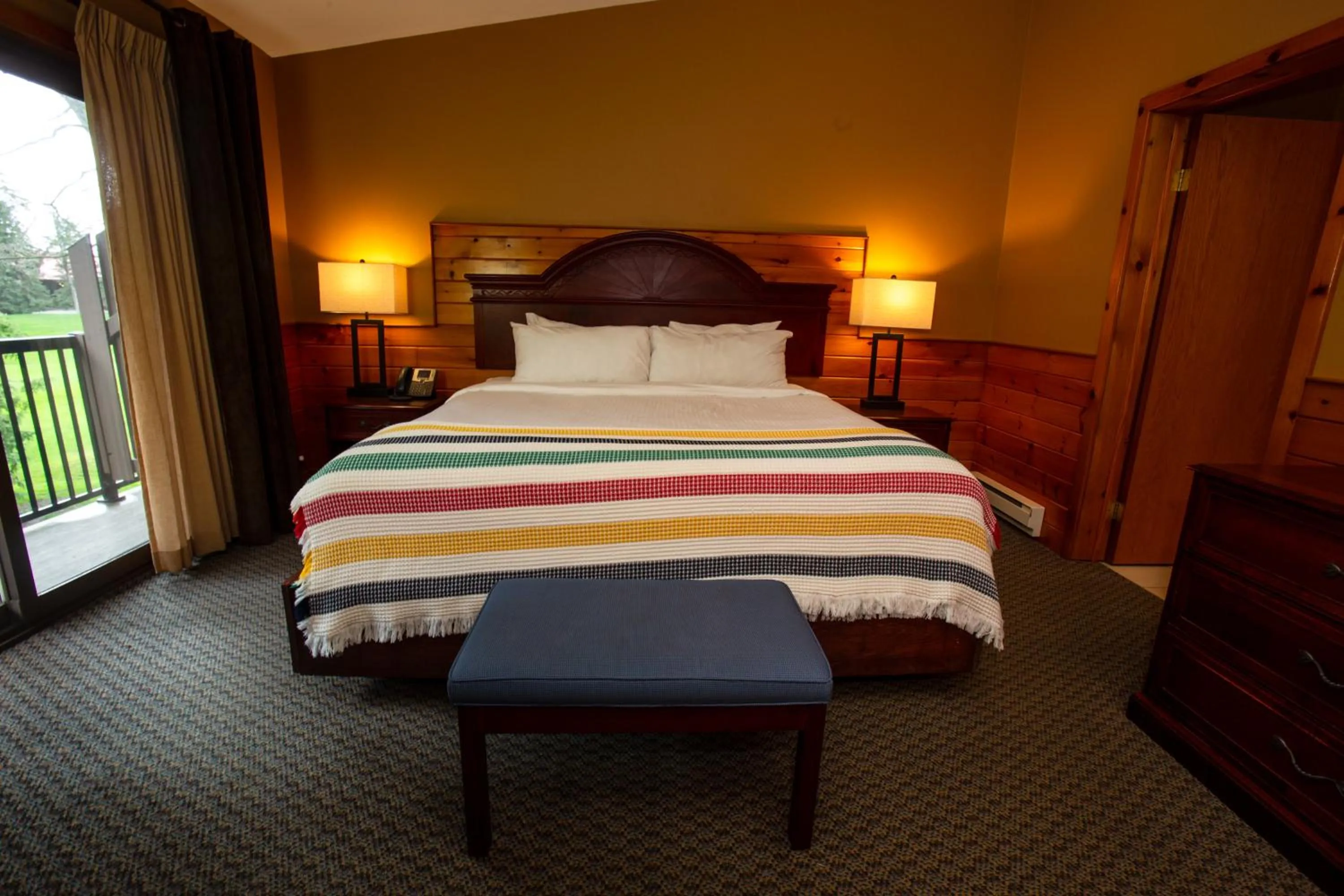 Photo of the whole room, Bed in Oakwood Resort