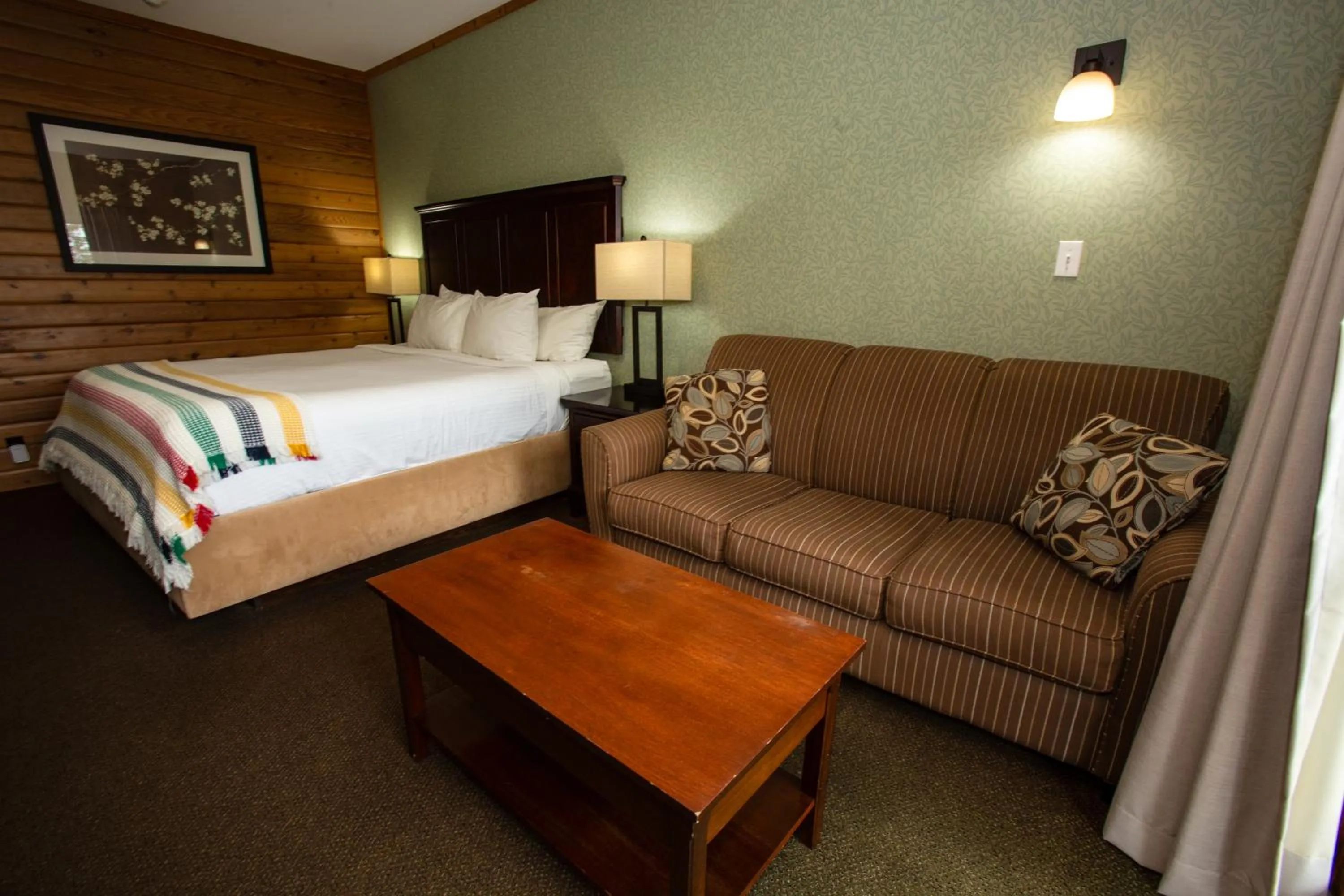 Bed in Oakwood Resort