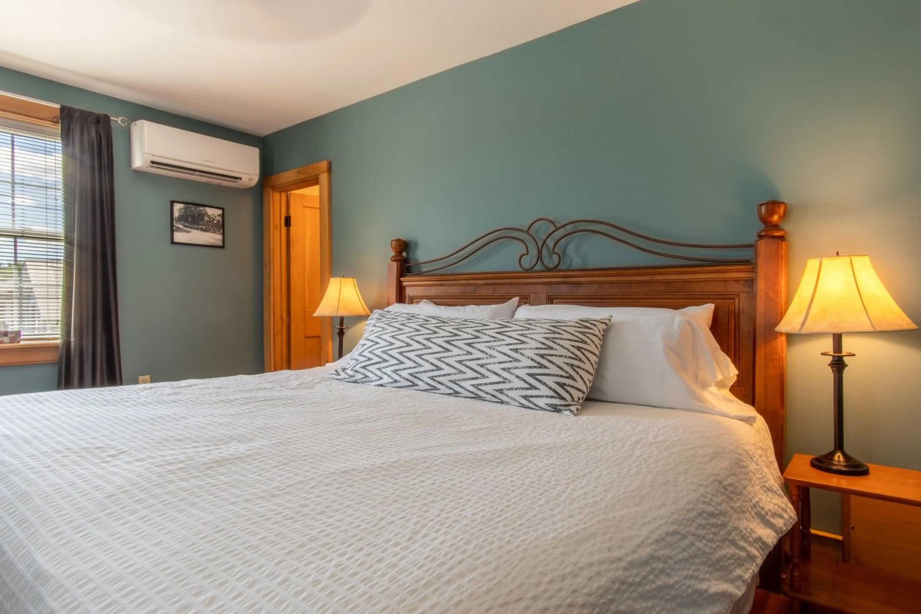 Bed in Emilyville Inn