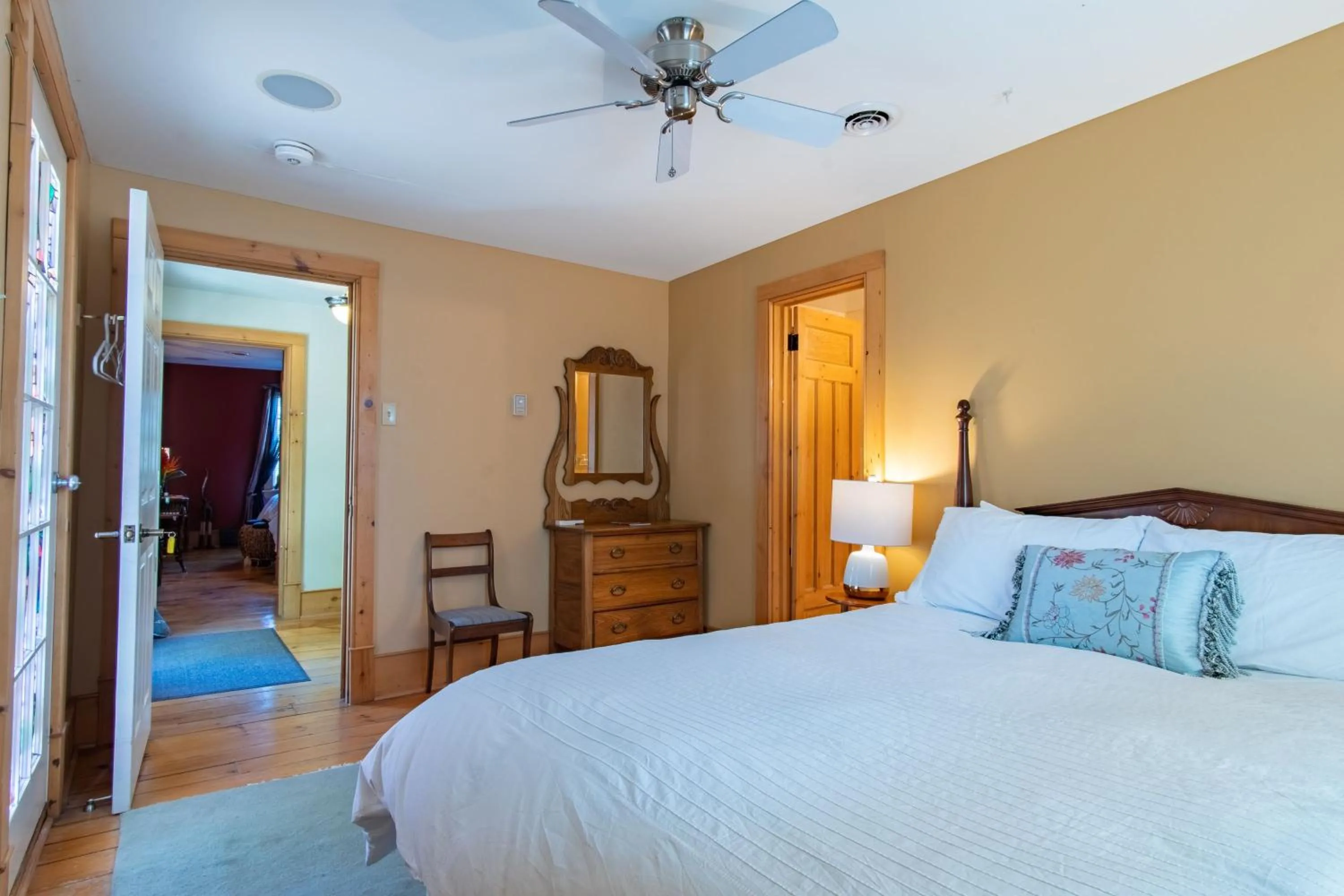 Bed in Emilyville Inn