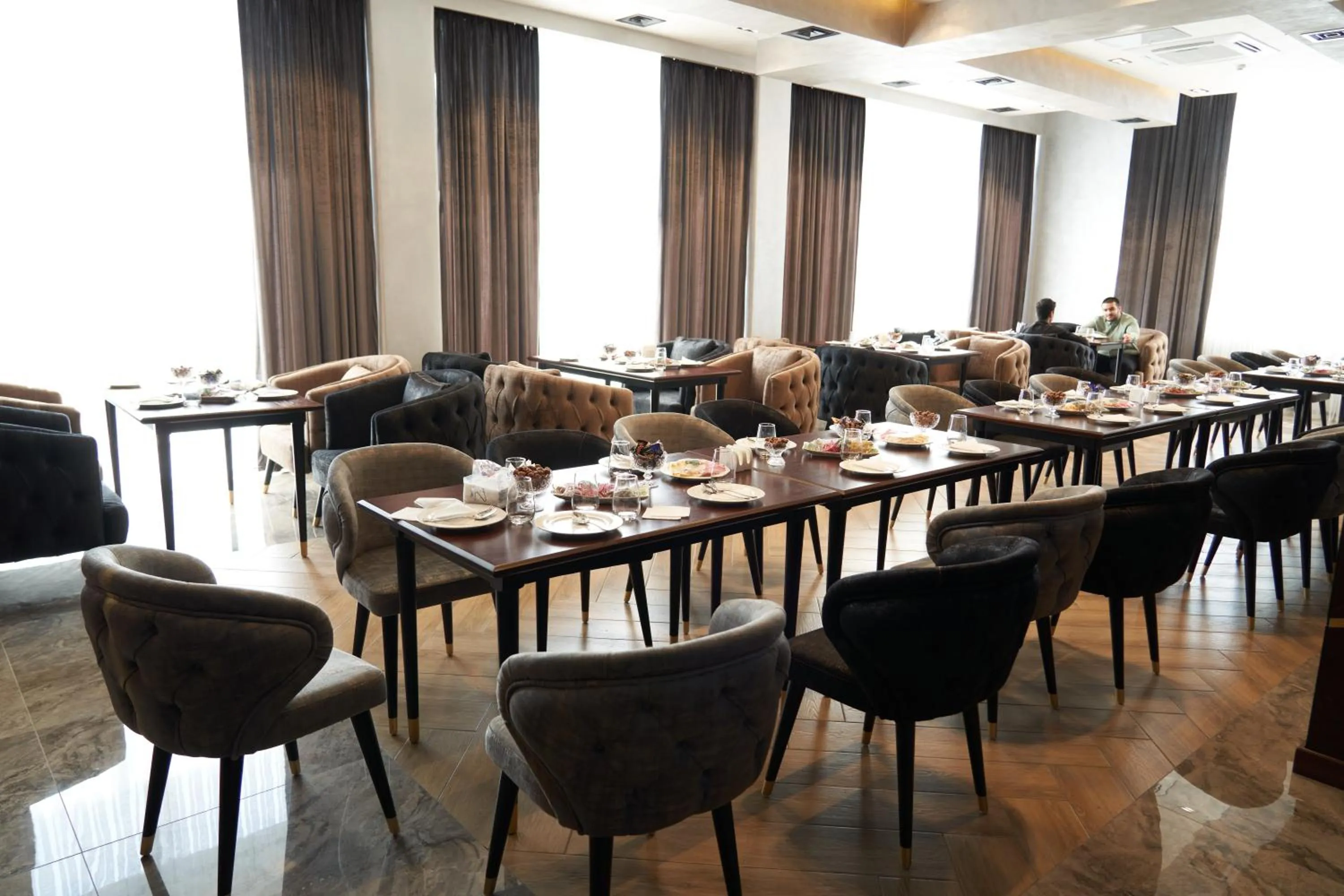 Restaurant/places to eat in UNIQUE HOTEL