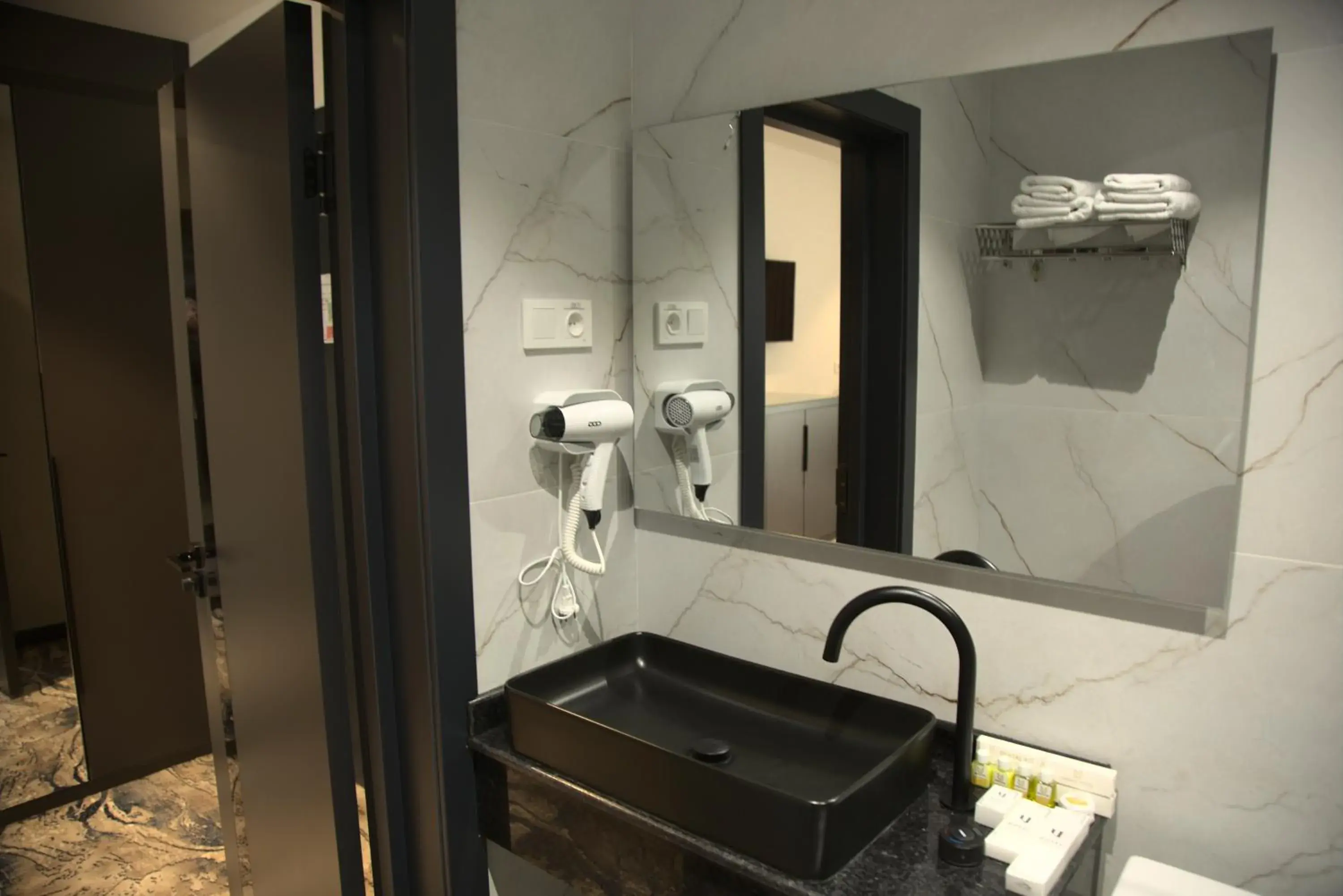 Deluxe Twin Room - single occupancy in UNIQUE HOTEL Deluxe Twin Room - single occupancy in UNIQUE HOTEL