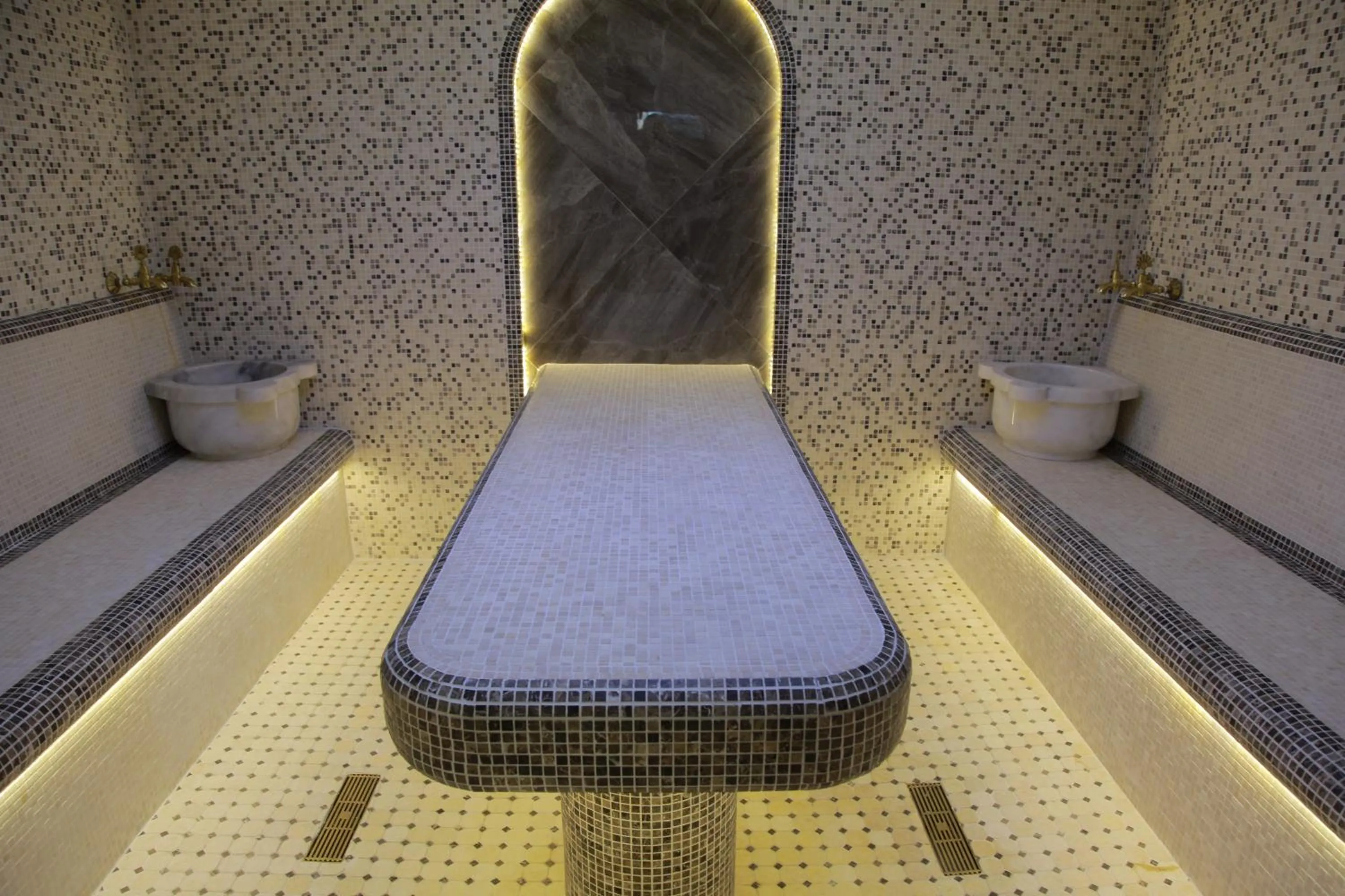 Steam room, Bed in UNIQUE HOTEL