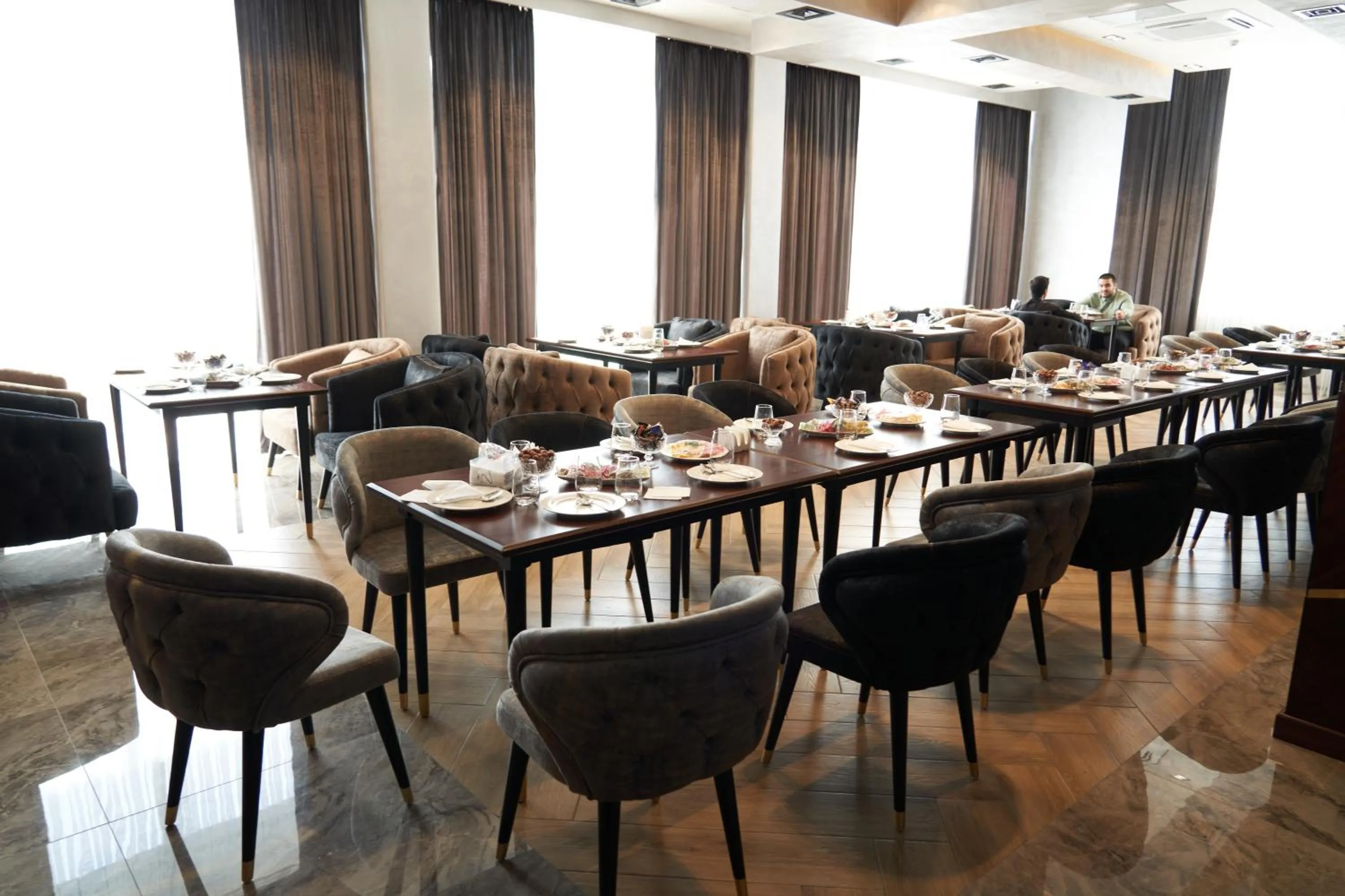 Restaurant/places to eat in UNIQUE HOTEL