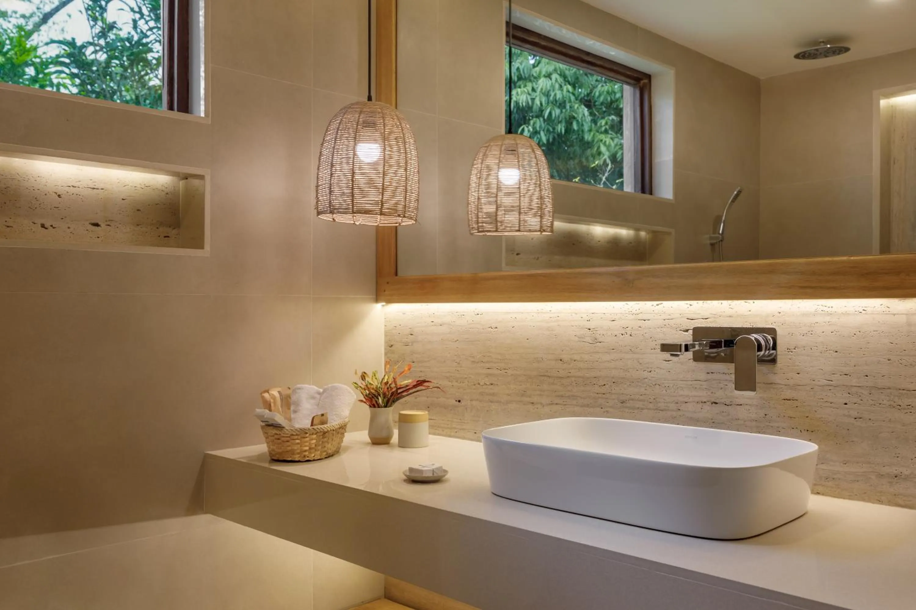 Bathroom in Green Mansions Jungle Resort