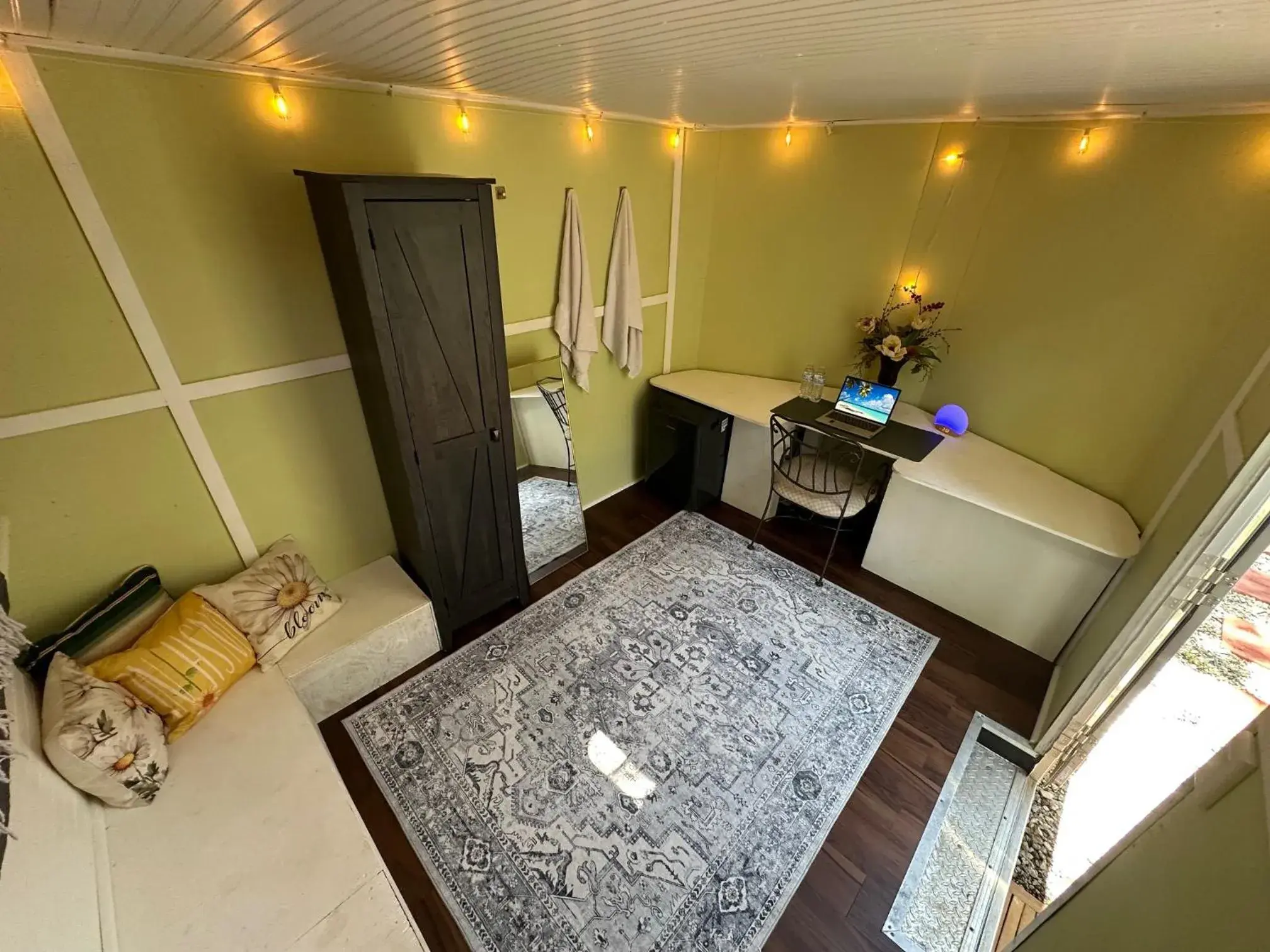 Mobile Home - single occupancy in eKstasis Hostel & Urban Farm Mobile Home - single occupancy in eKstasis Hostel & Urban Farm