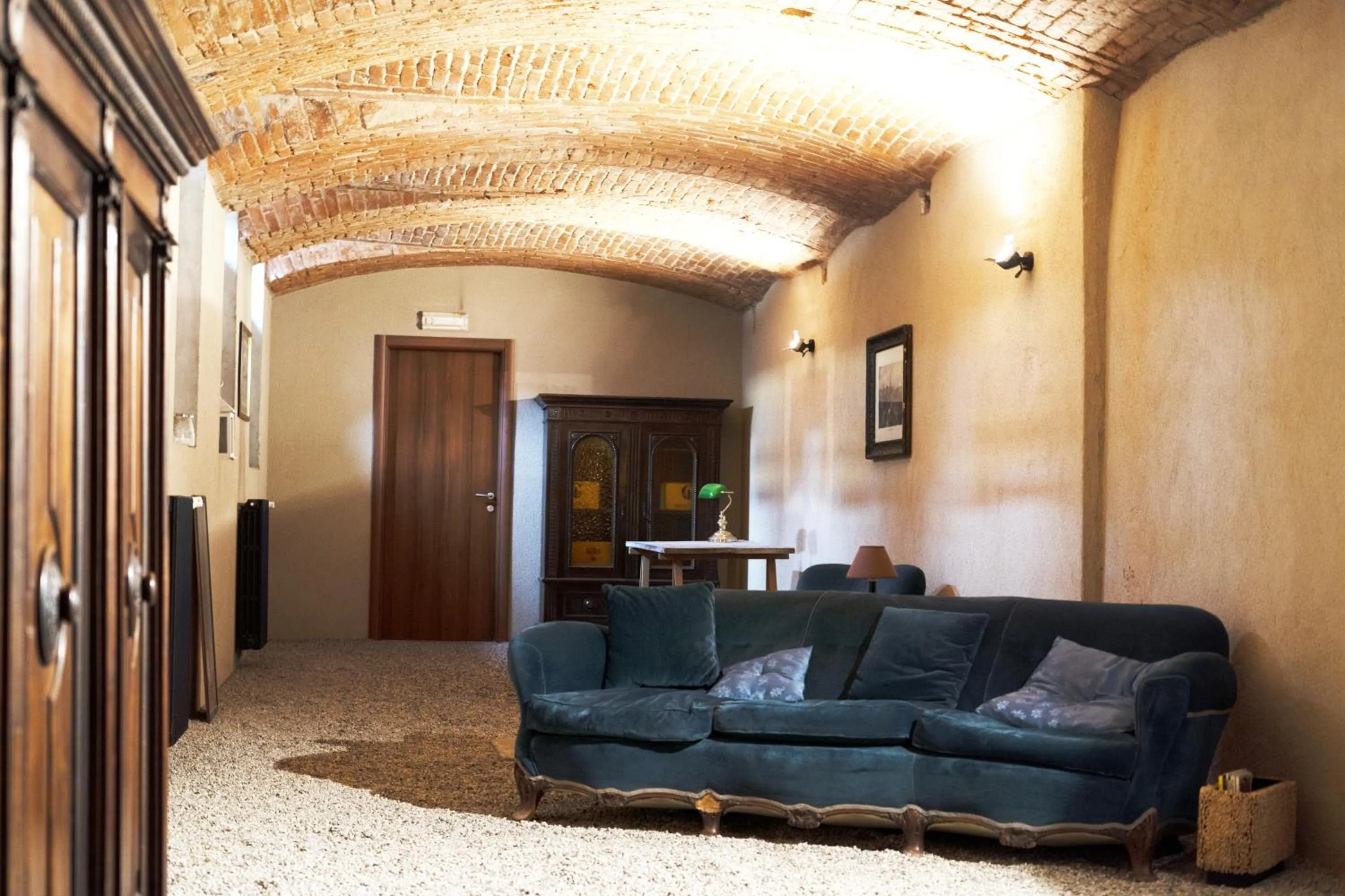 LT - Room's Bed & Living