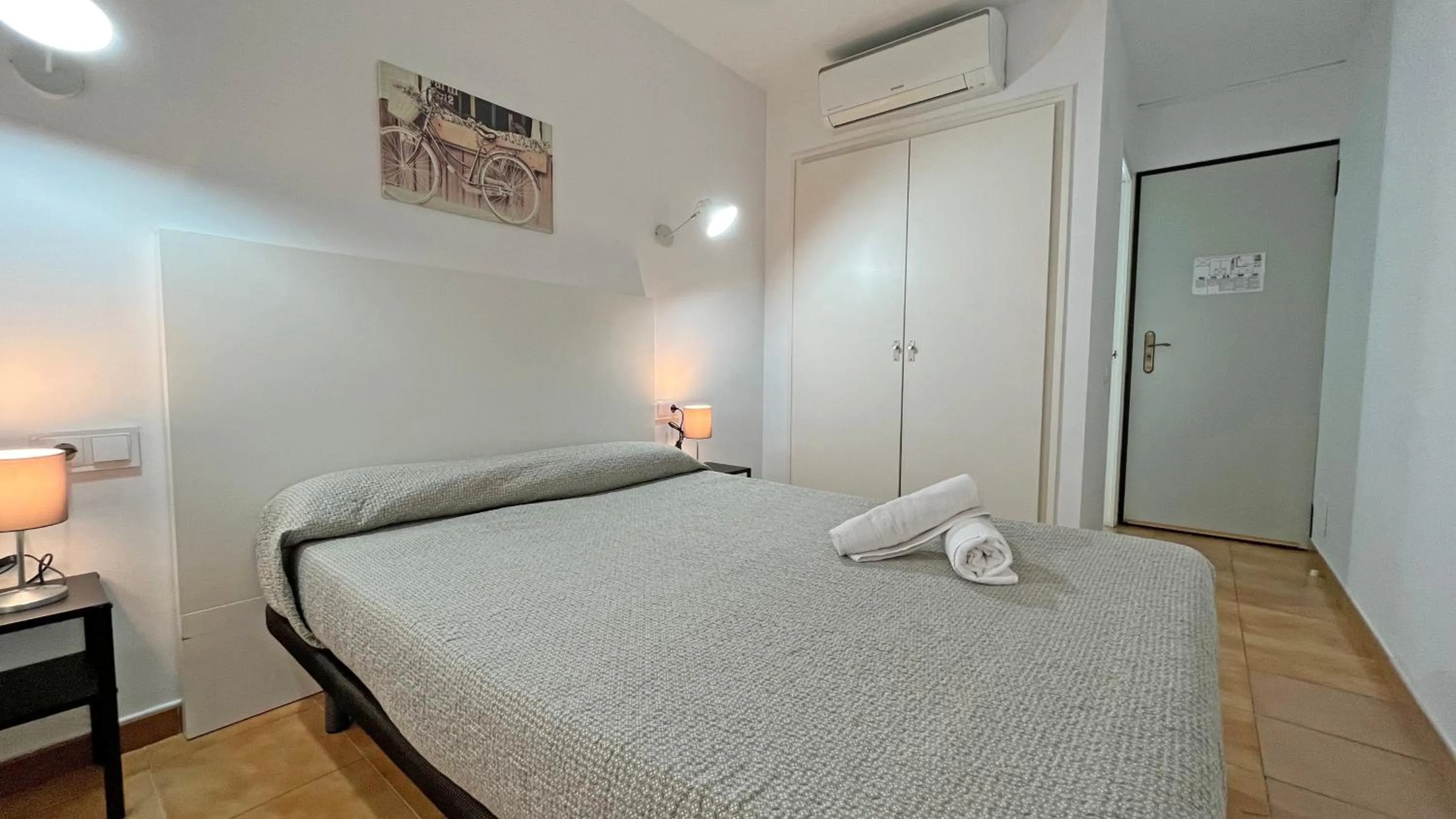 Photo of the whole room, Bed in Hostal La Premsa