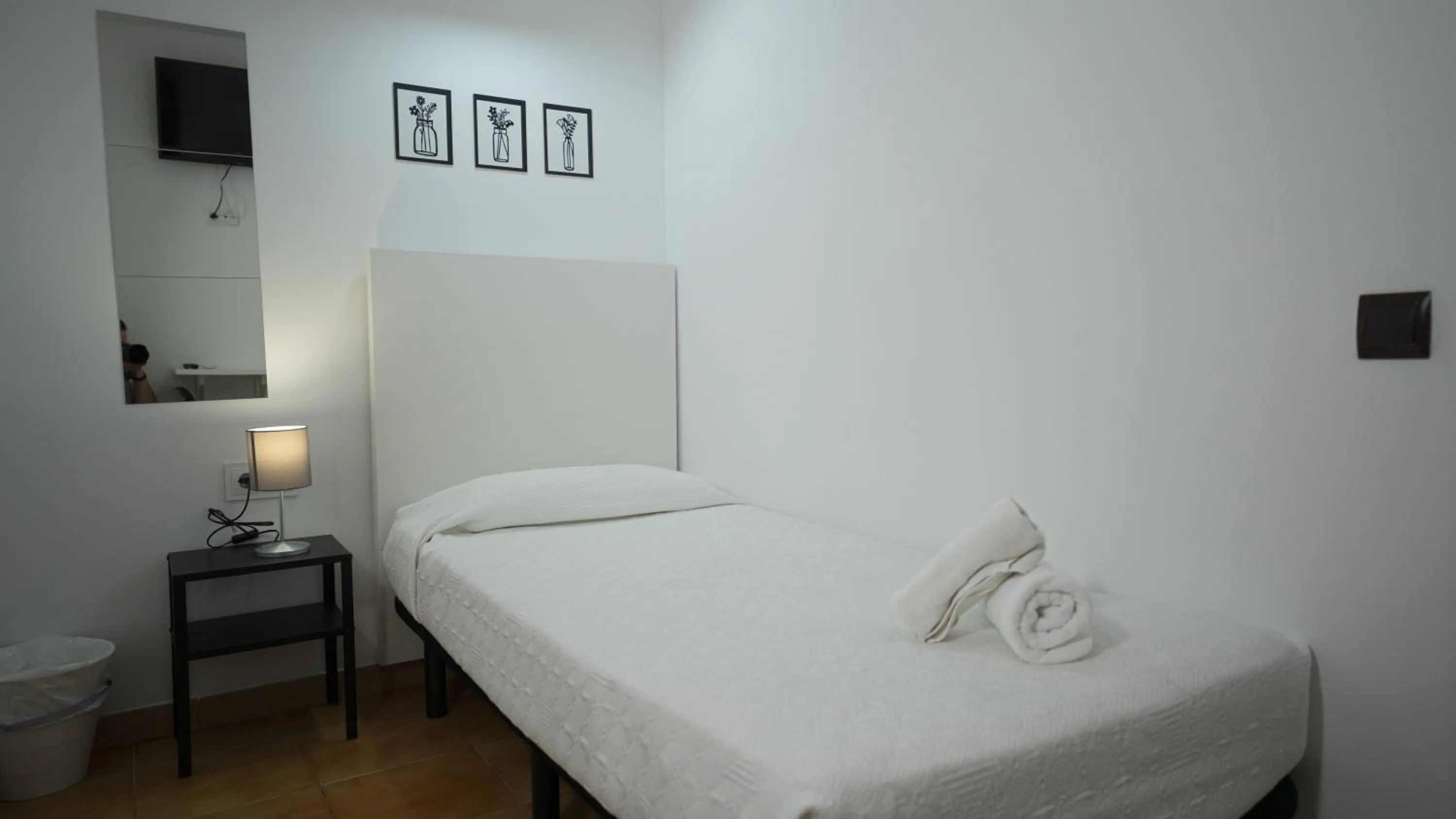 Photo of the whole room, Bed in Hostal La Premsa