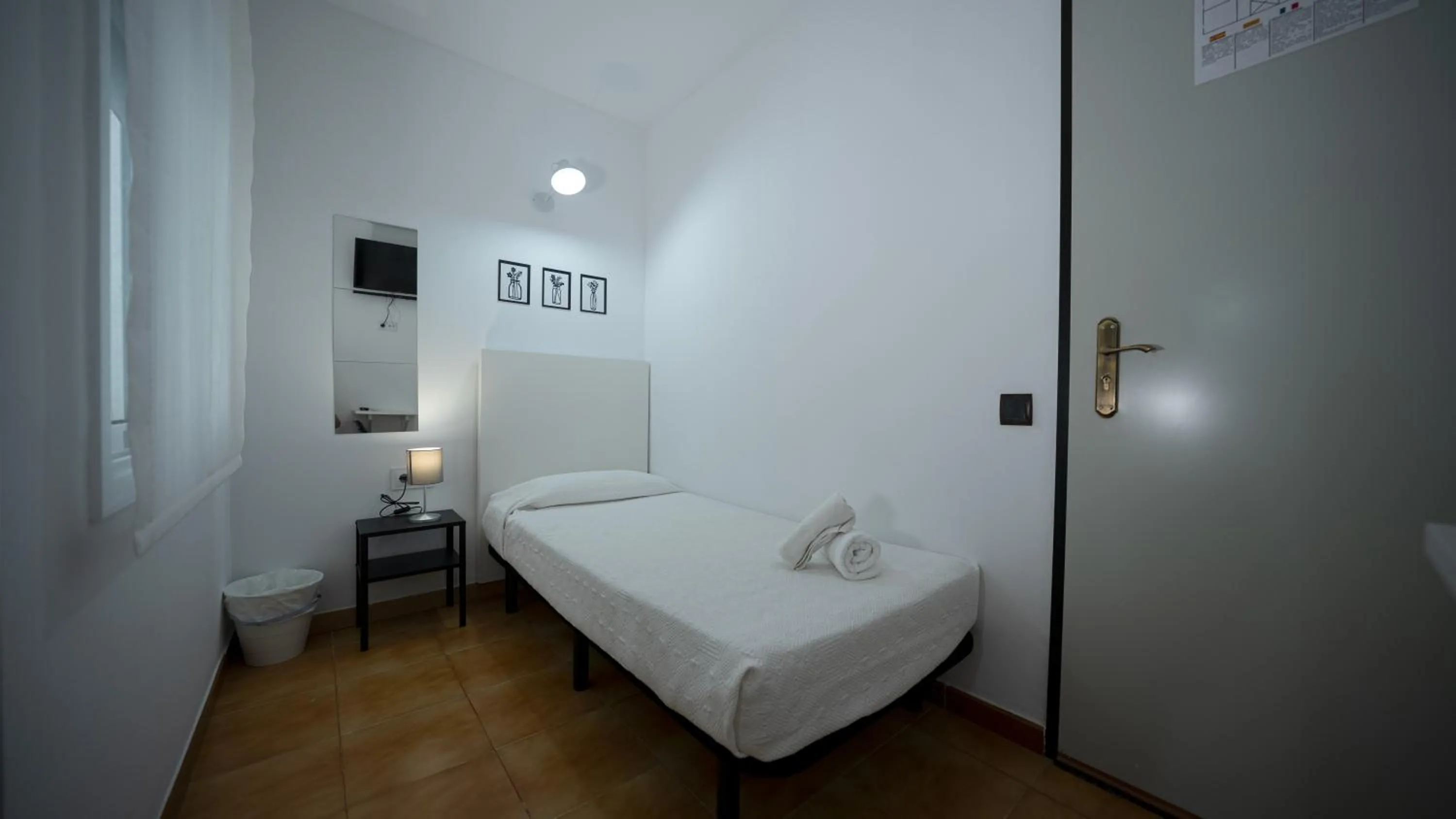 Photo of the whole room, Bed in Hostal La Premsa