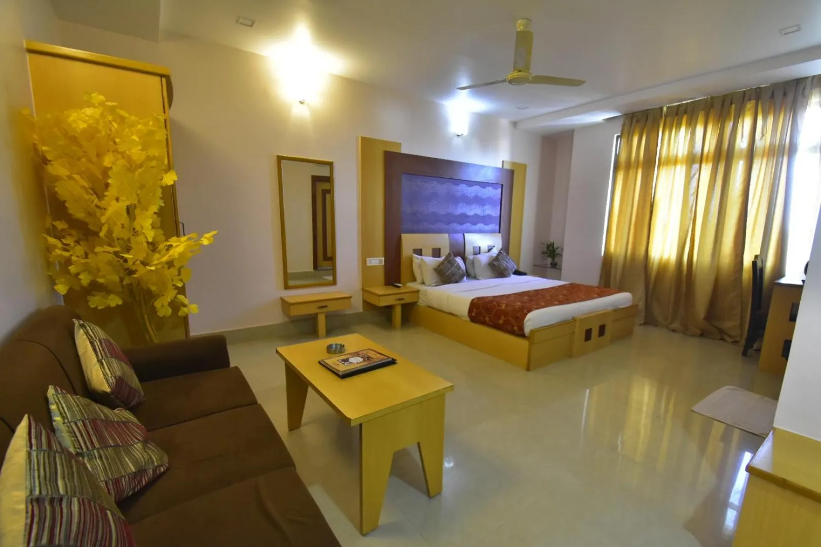 View (from property/room), Bed in Hotel Royal Highness