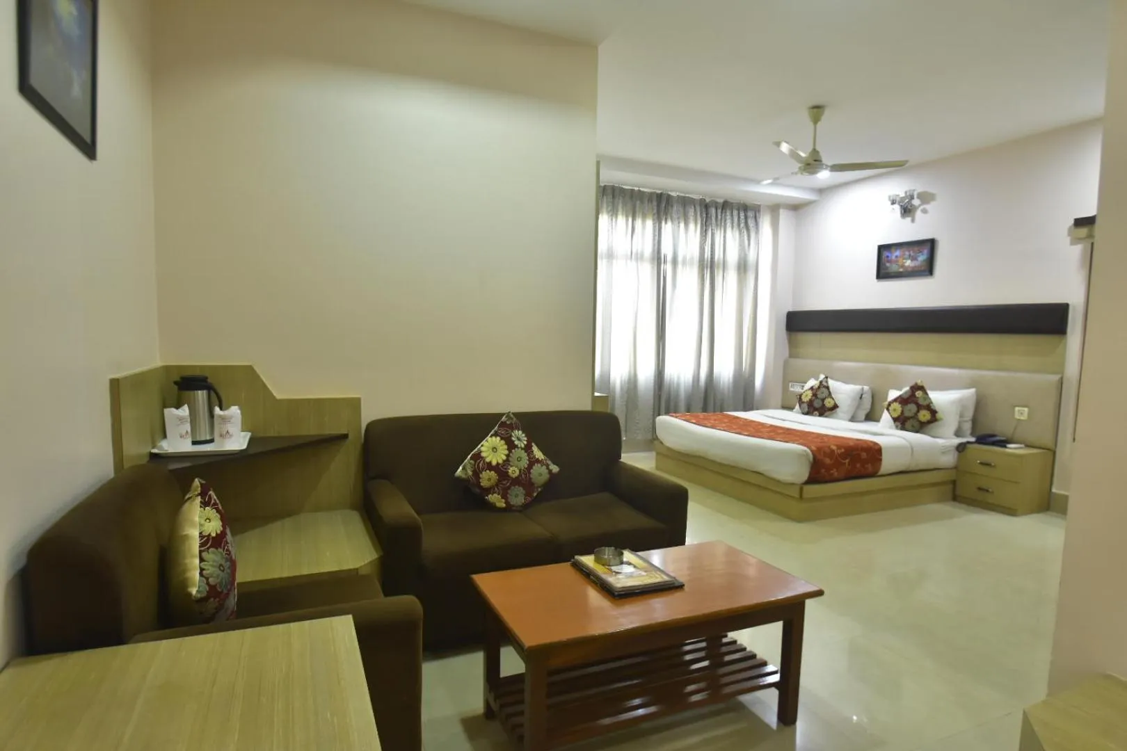 View (from property/room), Bed in Hotel Royal Highness