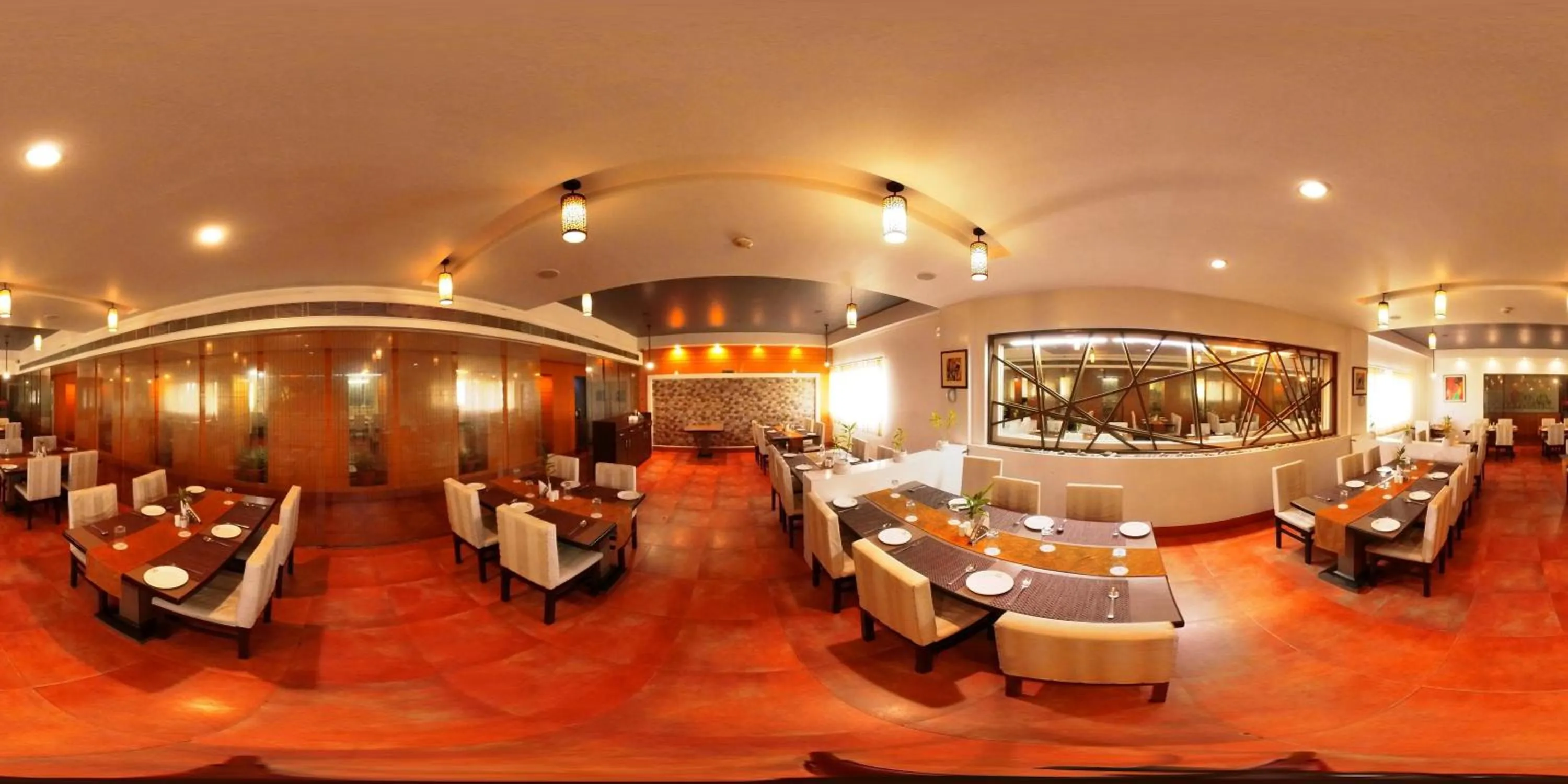 Restaurant/places to eat in Hotel Royal Highness