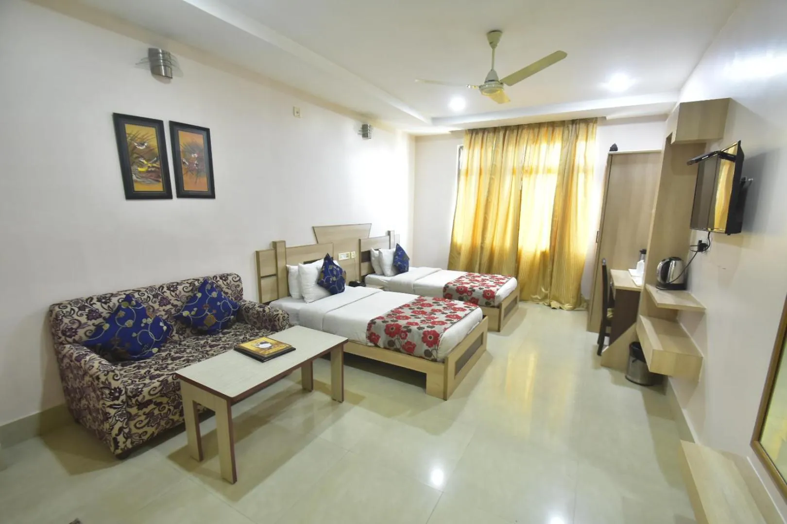 Bedroom, Bed in Hotel Royal Highness