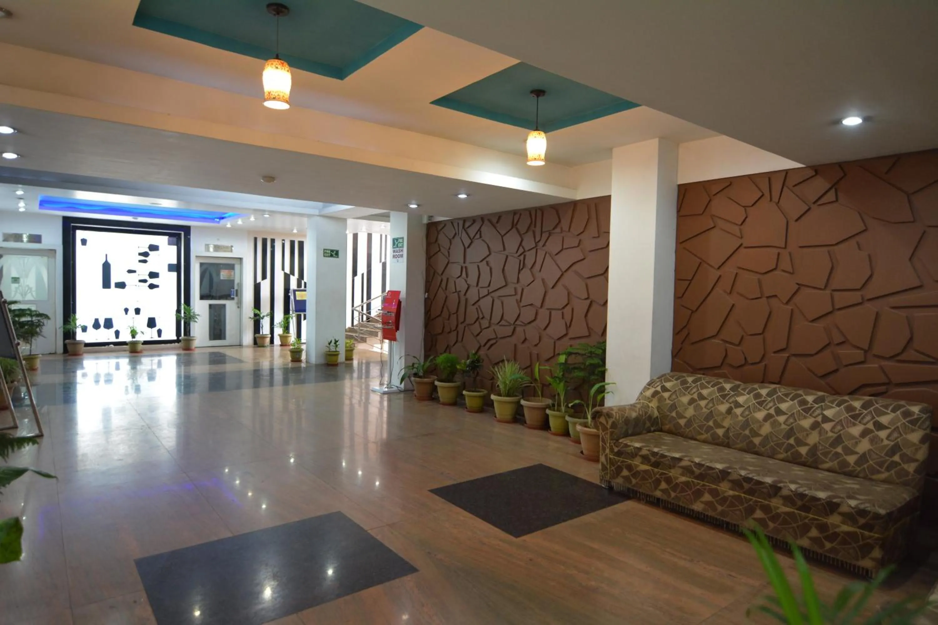 Restaurant/places to eat in Hotel Royal Highness