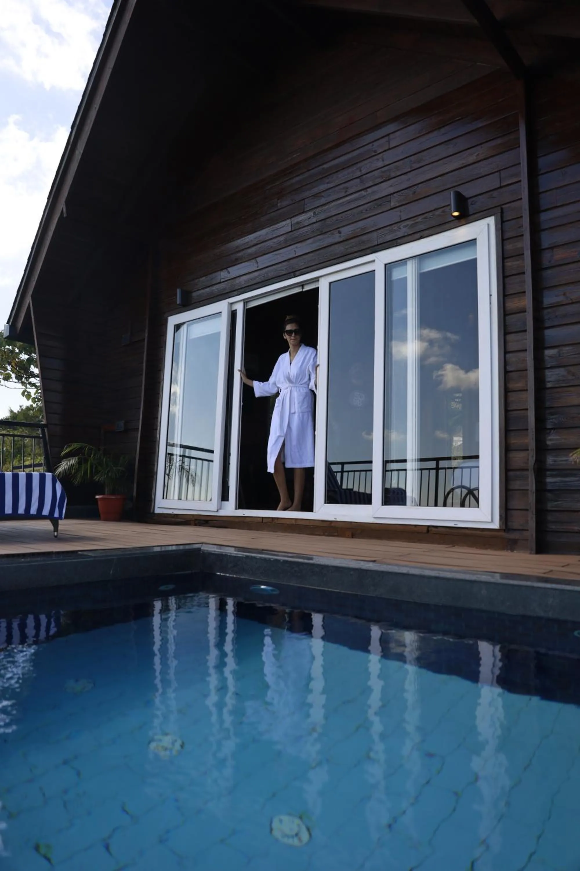 Guests in Polo Cherrapunjee Resort