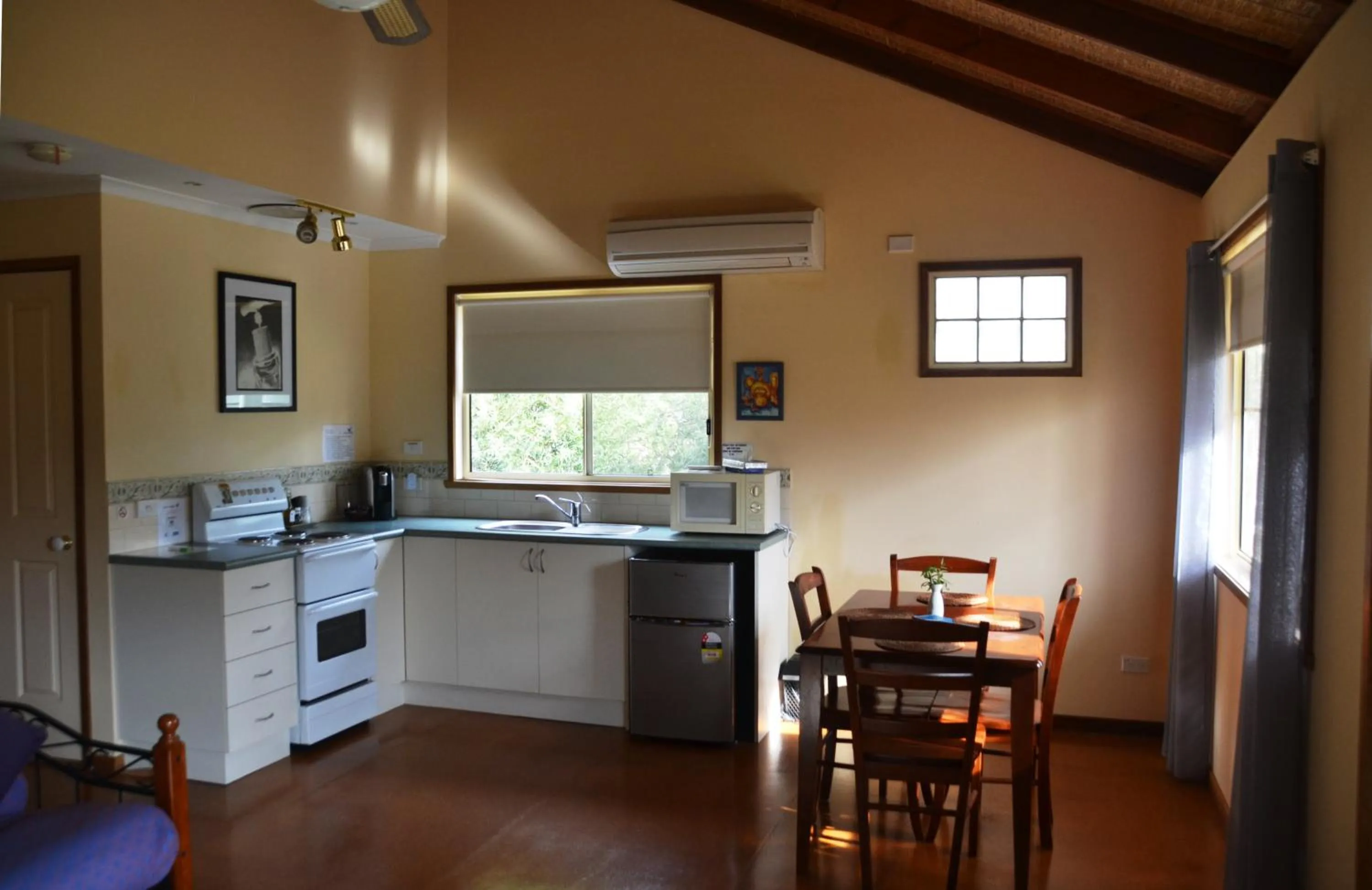 Kitchen or kitchenette in Avoca Cottages VICTORIA