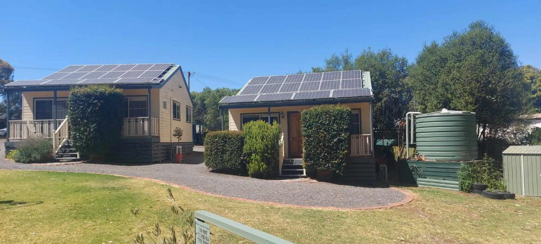 Property building in Avoca Cottages VICTORIA