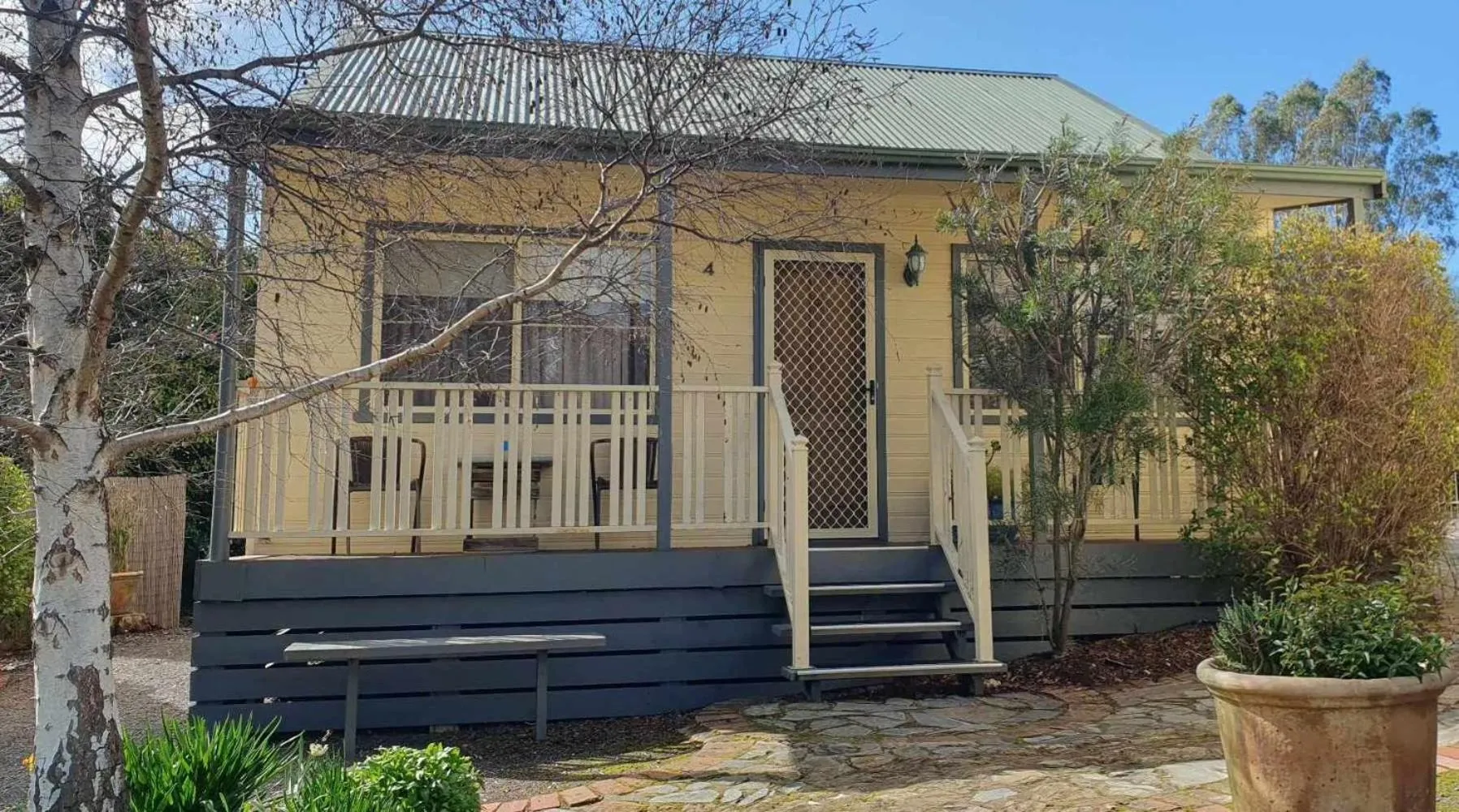 Property building in Avoca Cottages VICTORIA