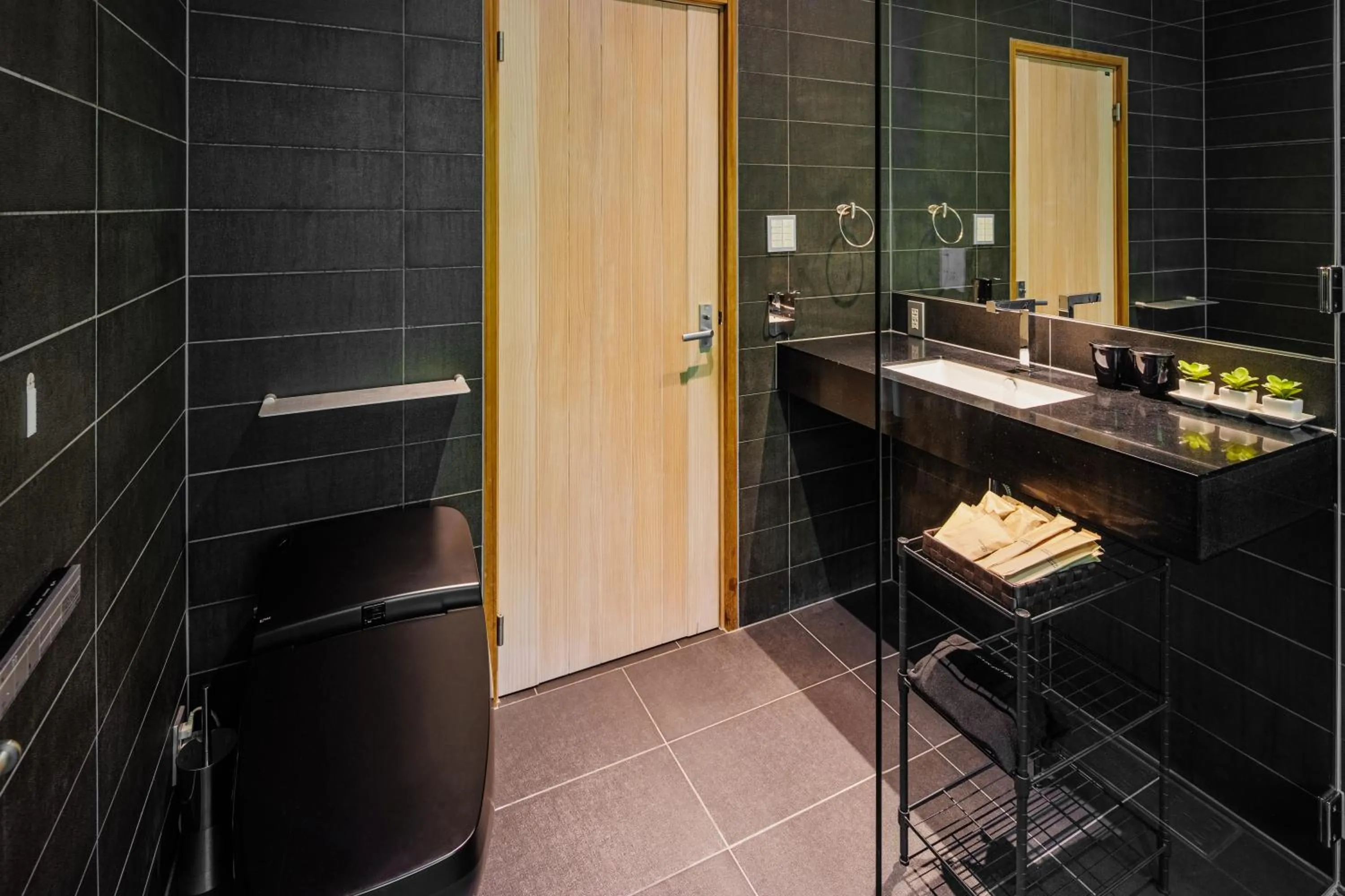 Toilet in Phoenix Chalets by HHG