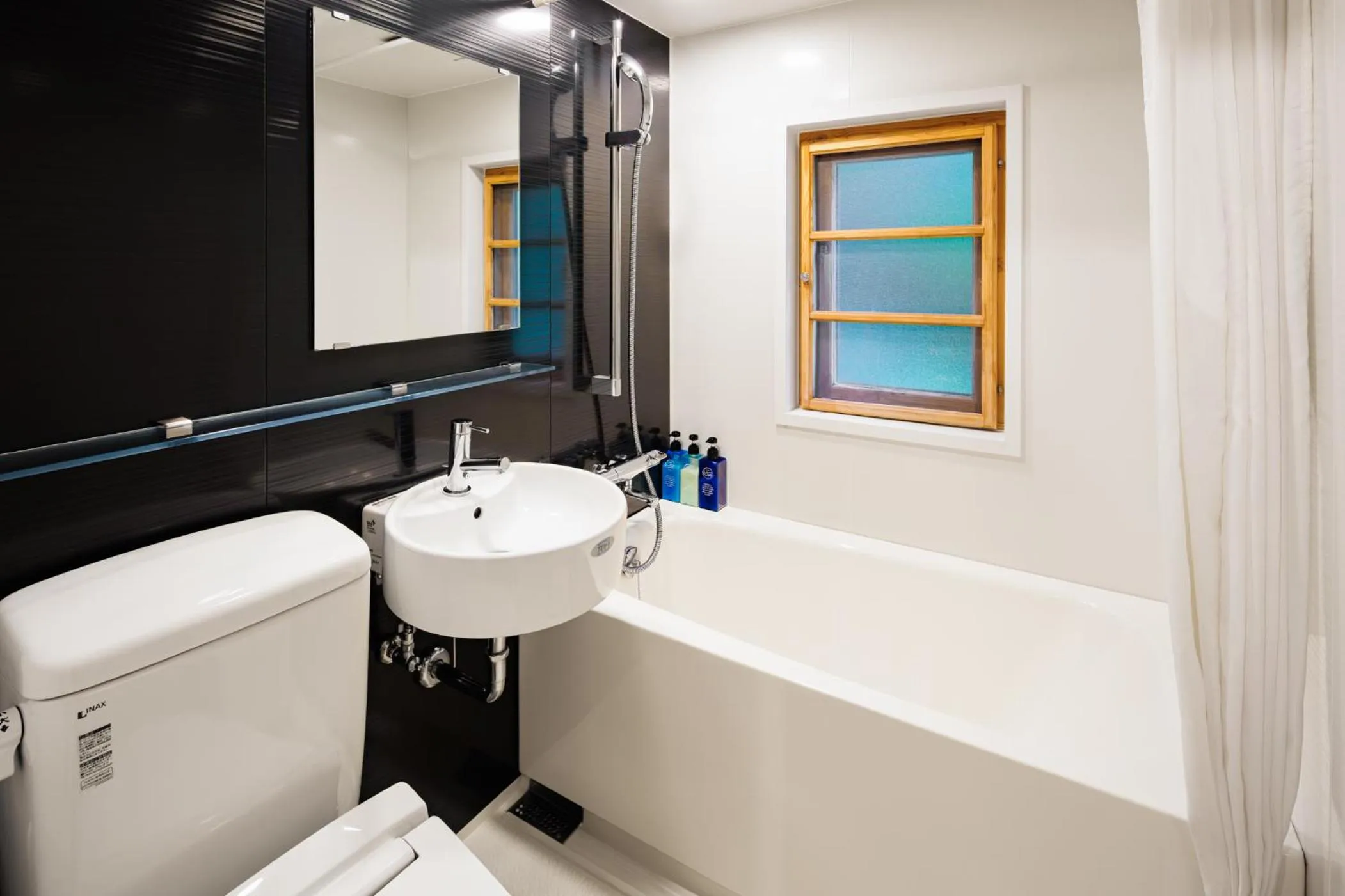 Toilet in Phoenix Chalets by HHG