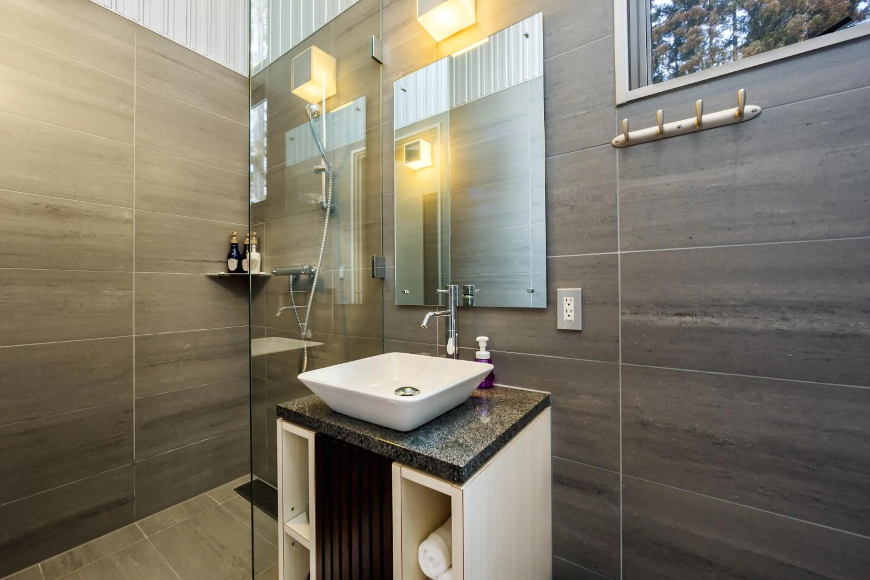 Shower in Phoenix Chalets by HHG