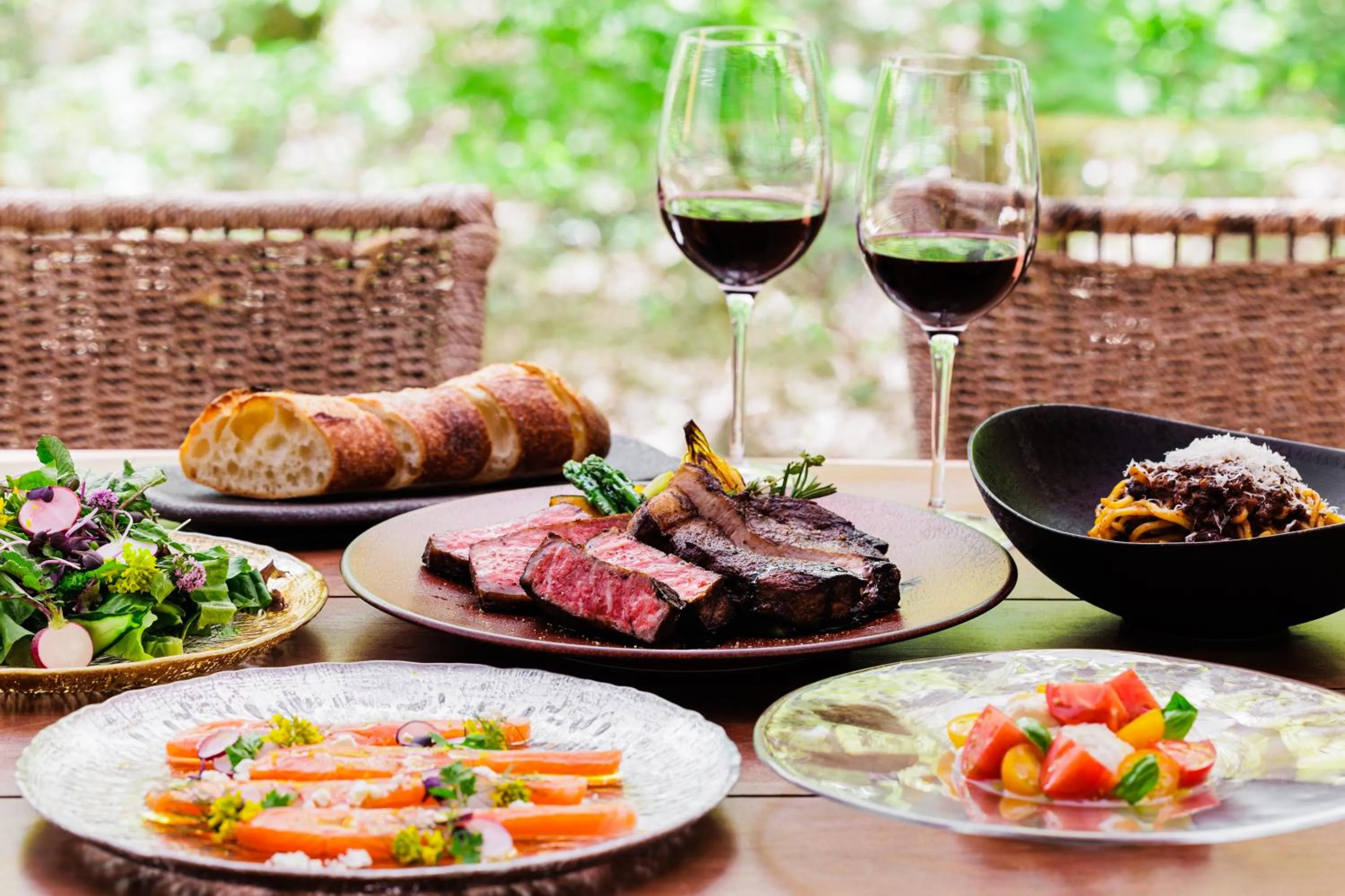 Dinner in Phoenix Chalets by HHG