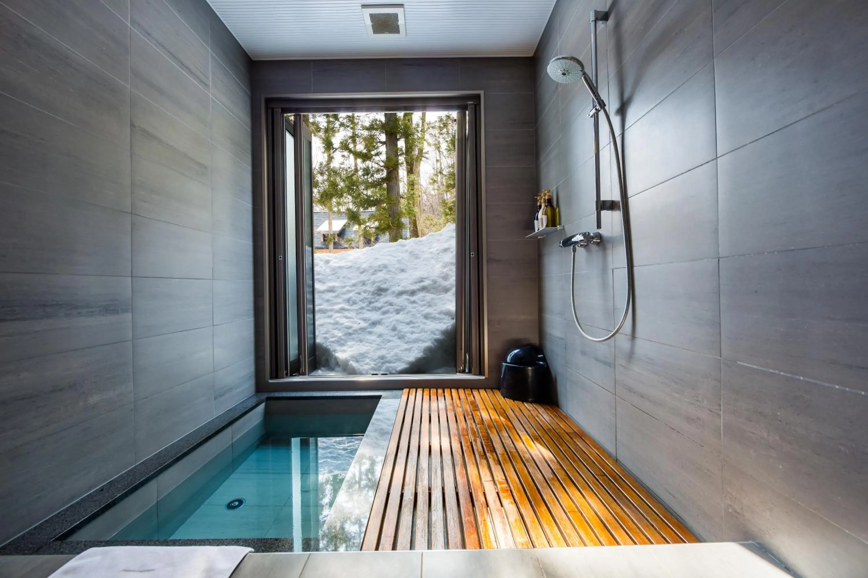 Public Bath in Phoenix Chalets by HHG