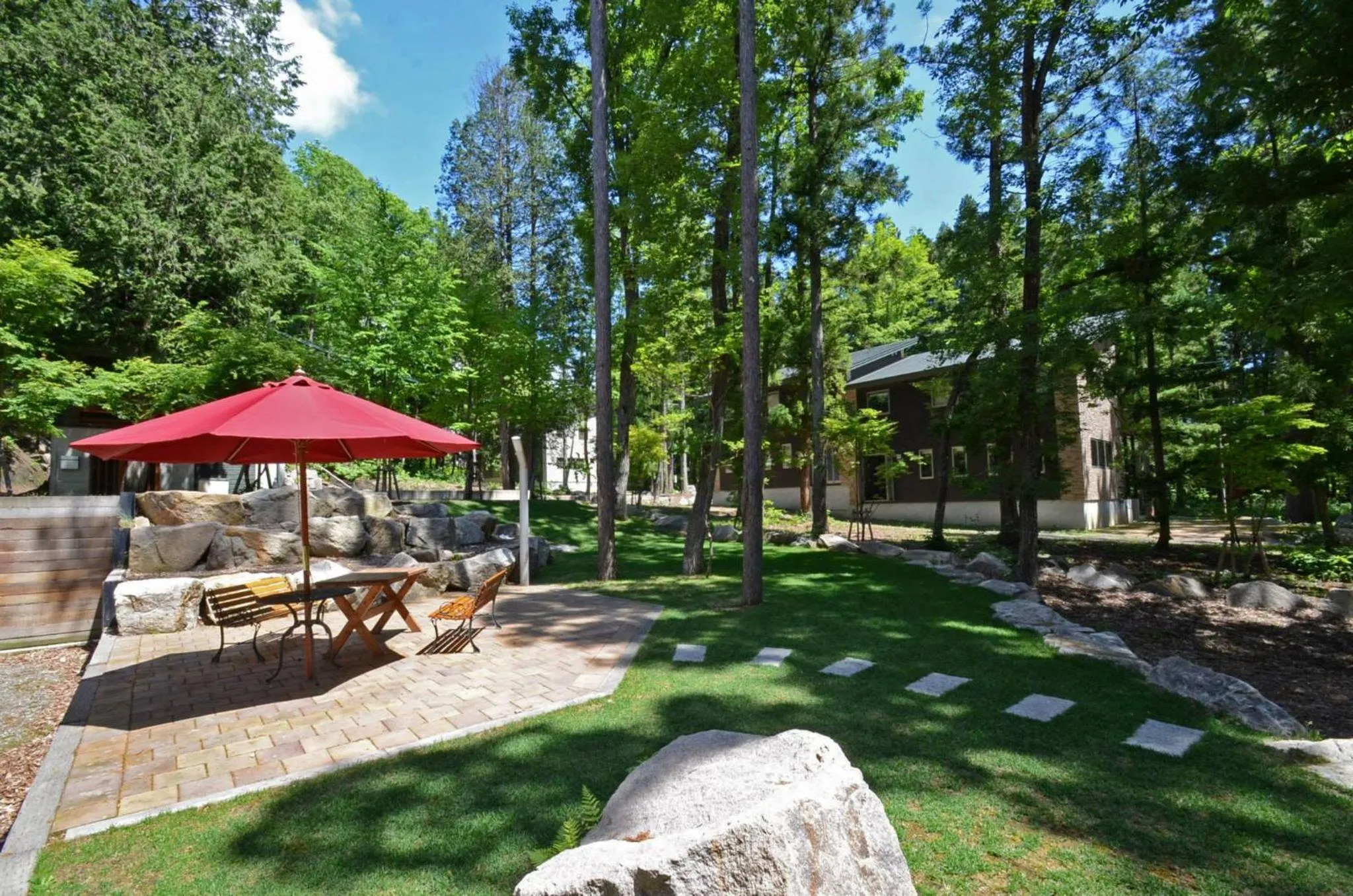 Summer in Phoenix Chalets by HHG