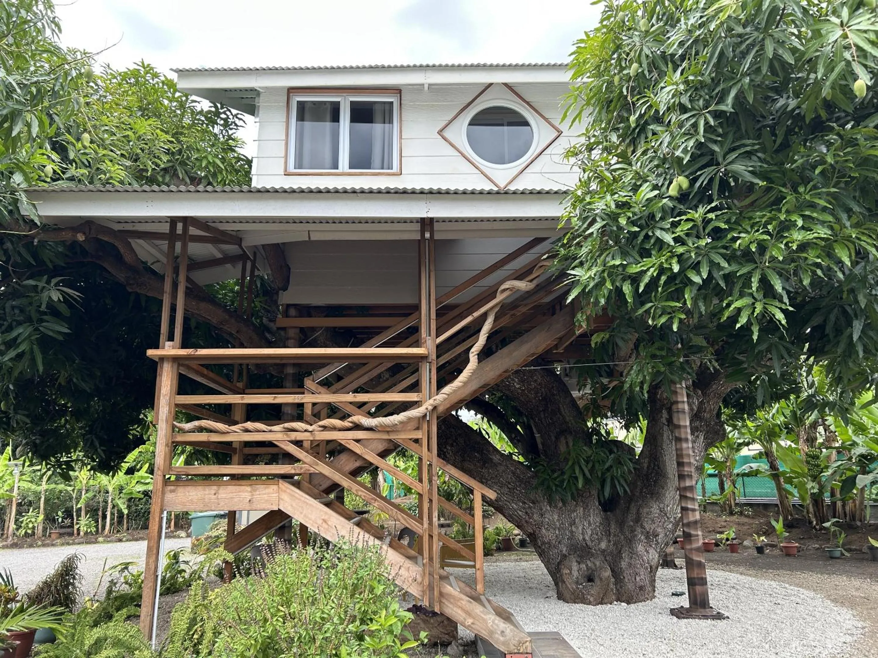 Property building in Pare LODGE TAHITI