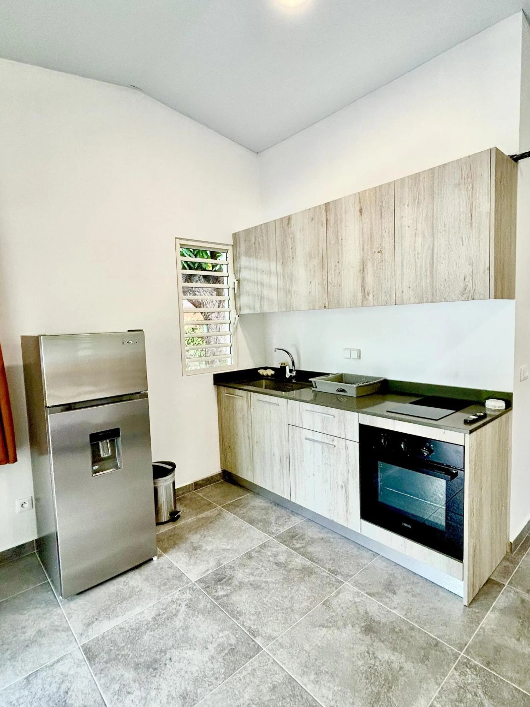 Kitchen or kitchenette in Pare LODGE TAHITI