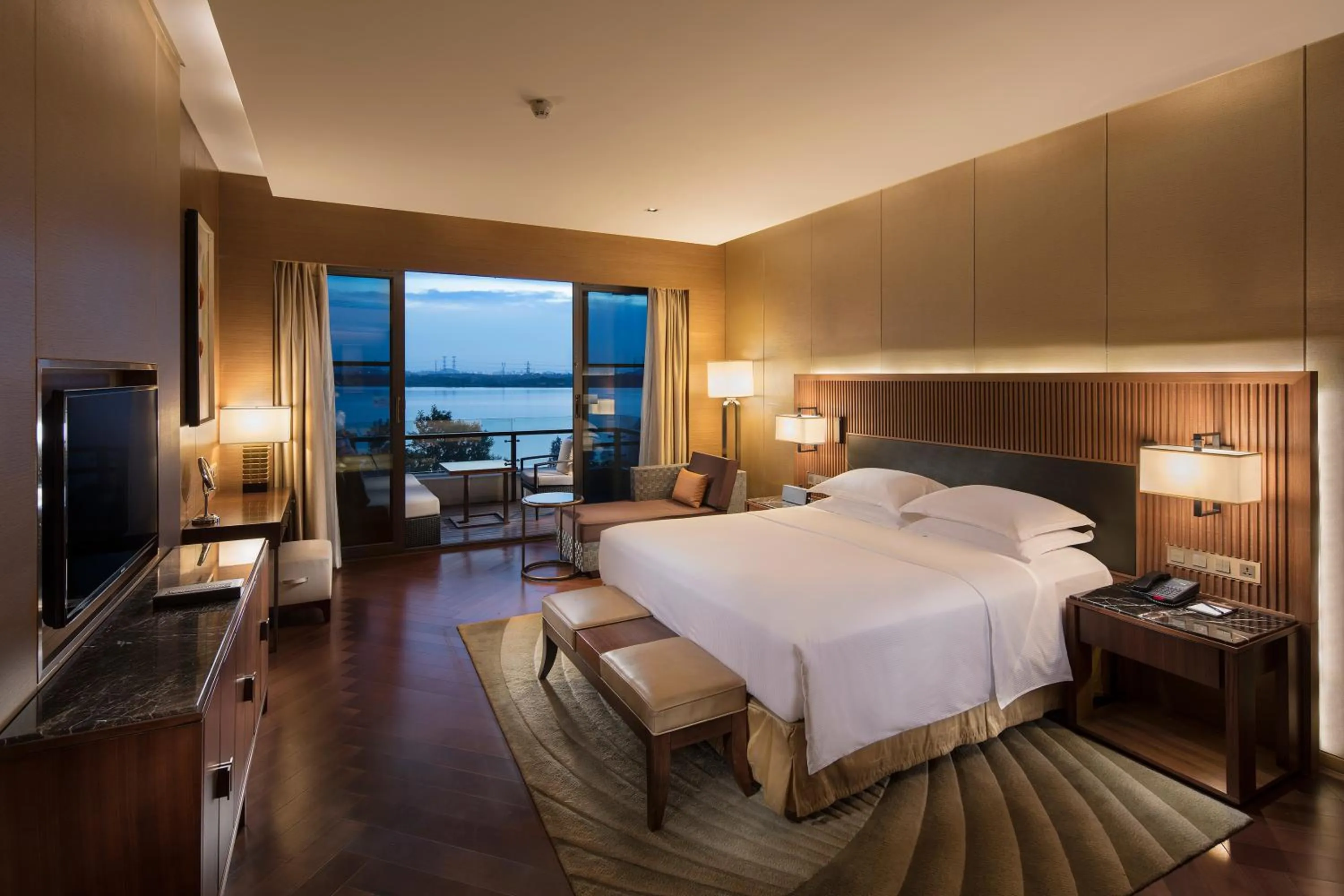 TV and multimedia, Bed in Hilton Wuhan Optics Valley