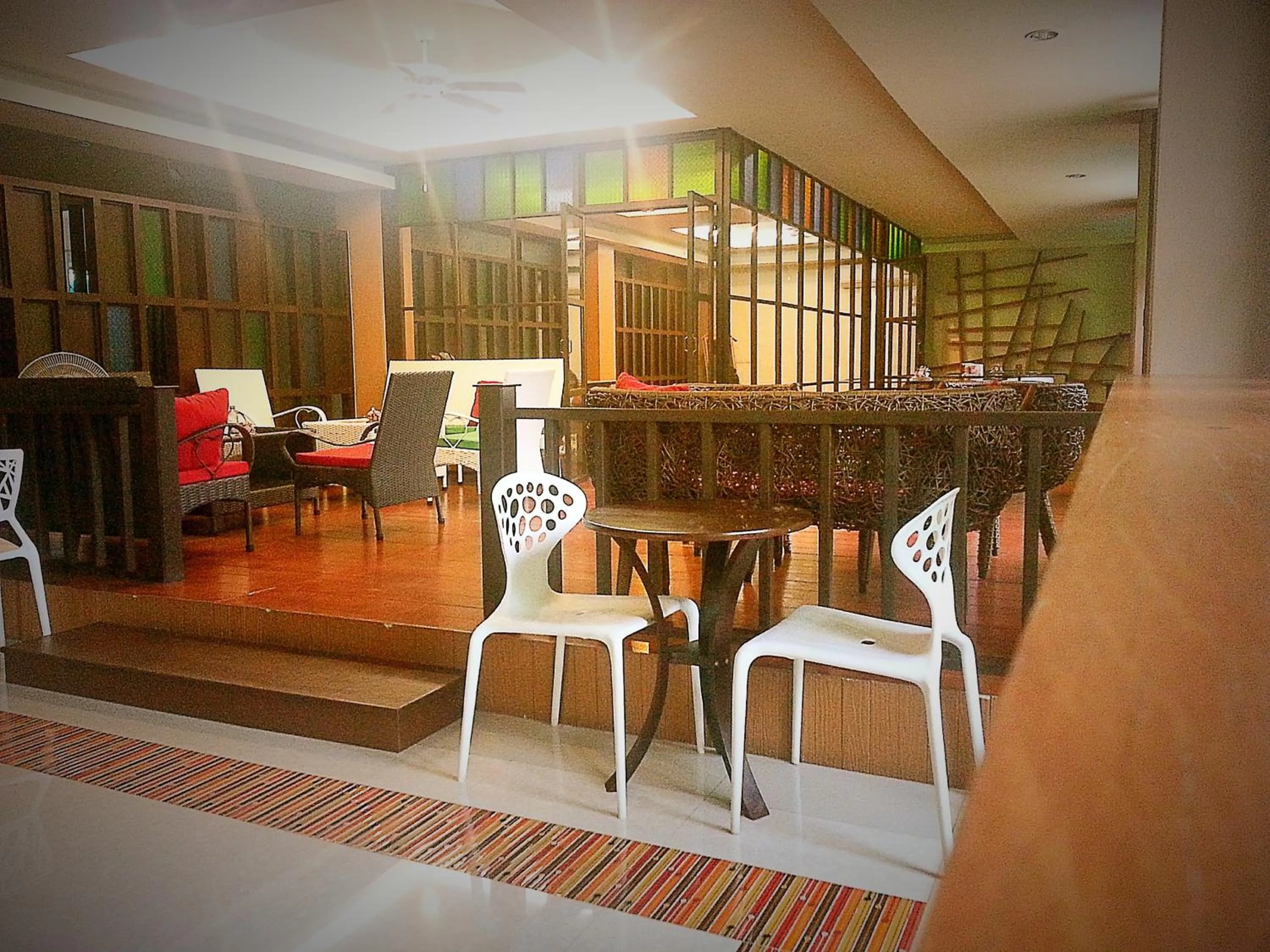 Lobby or reception, Restaurant/Places to Eat in Le' Luxe Residence