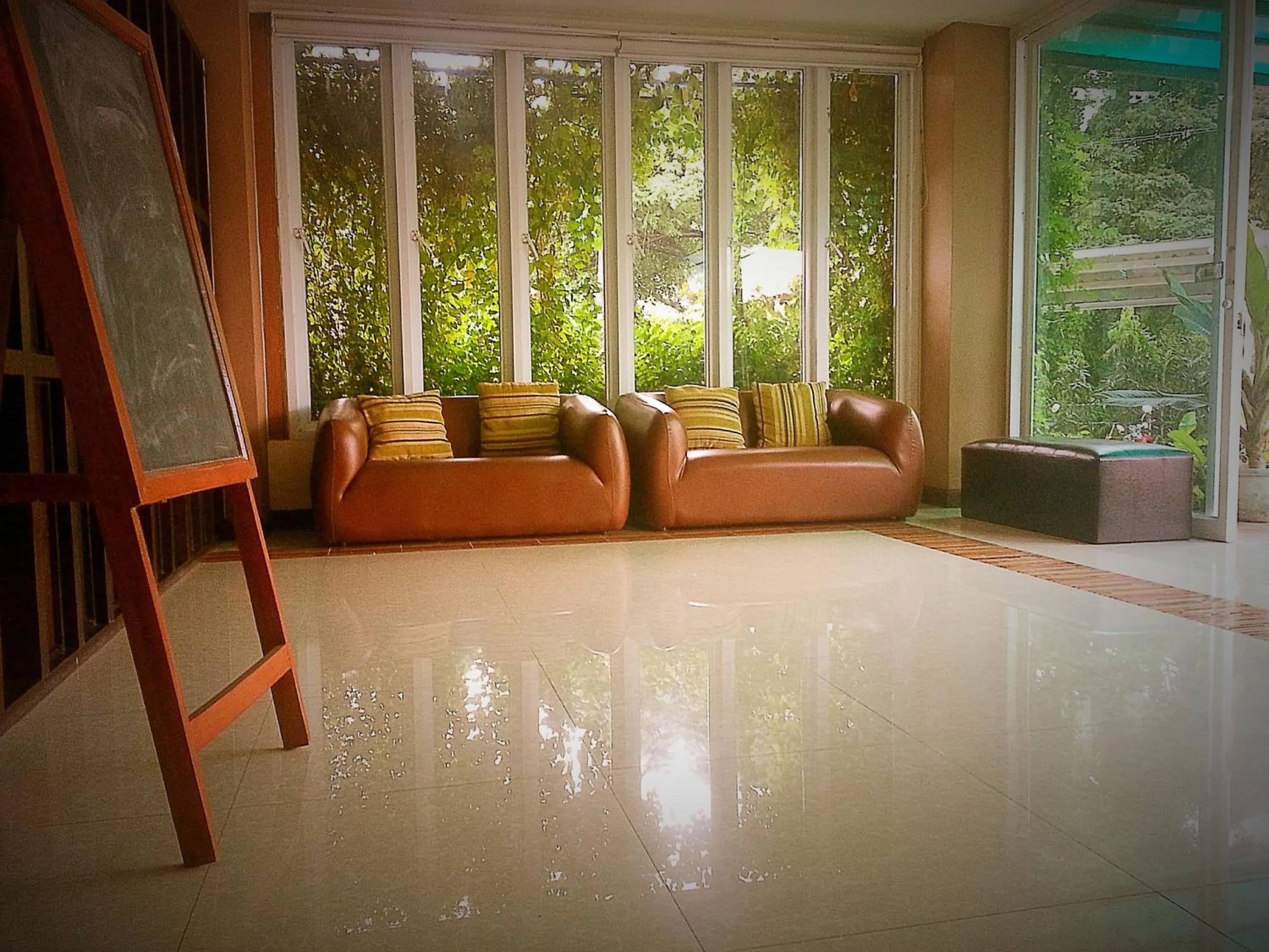 Lobby or reception, Seating Area in Le' Luxe Residence