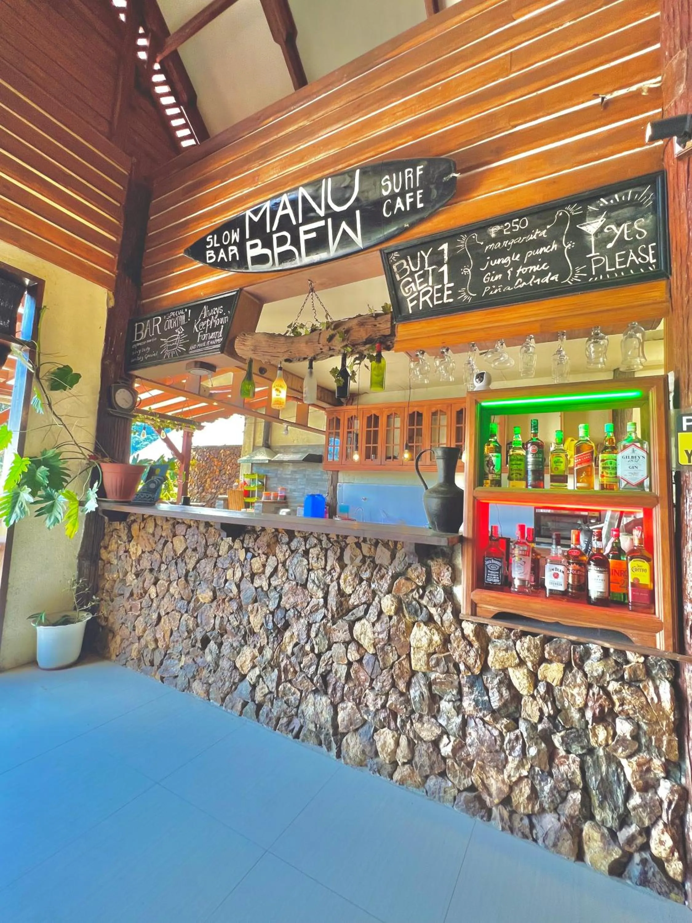 Food and drinks in Novie's Tourist Inn