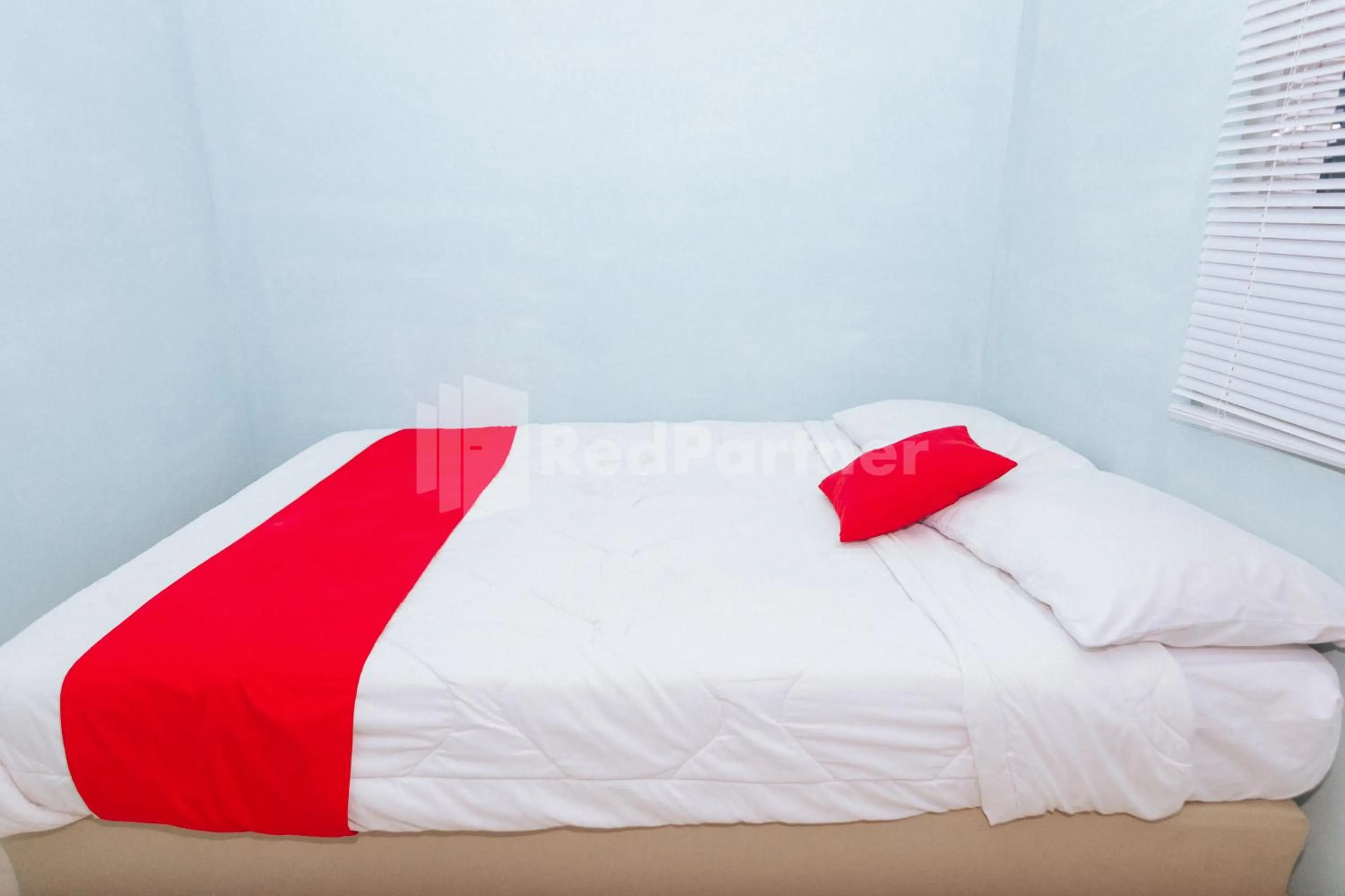 Bedroom, Bed in OYO 94494 Krekot Residence Pasar Baru COO Property