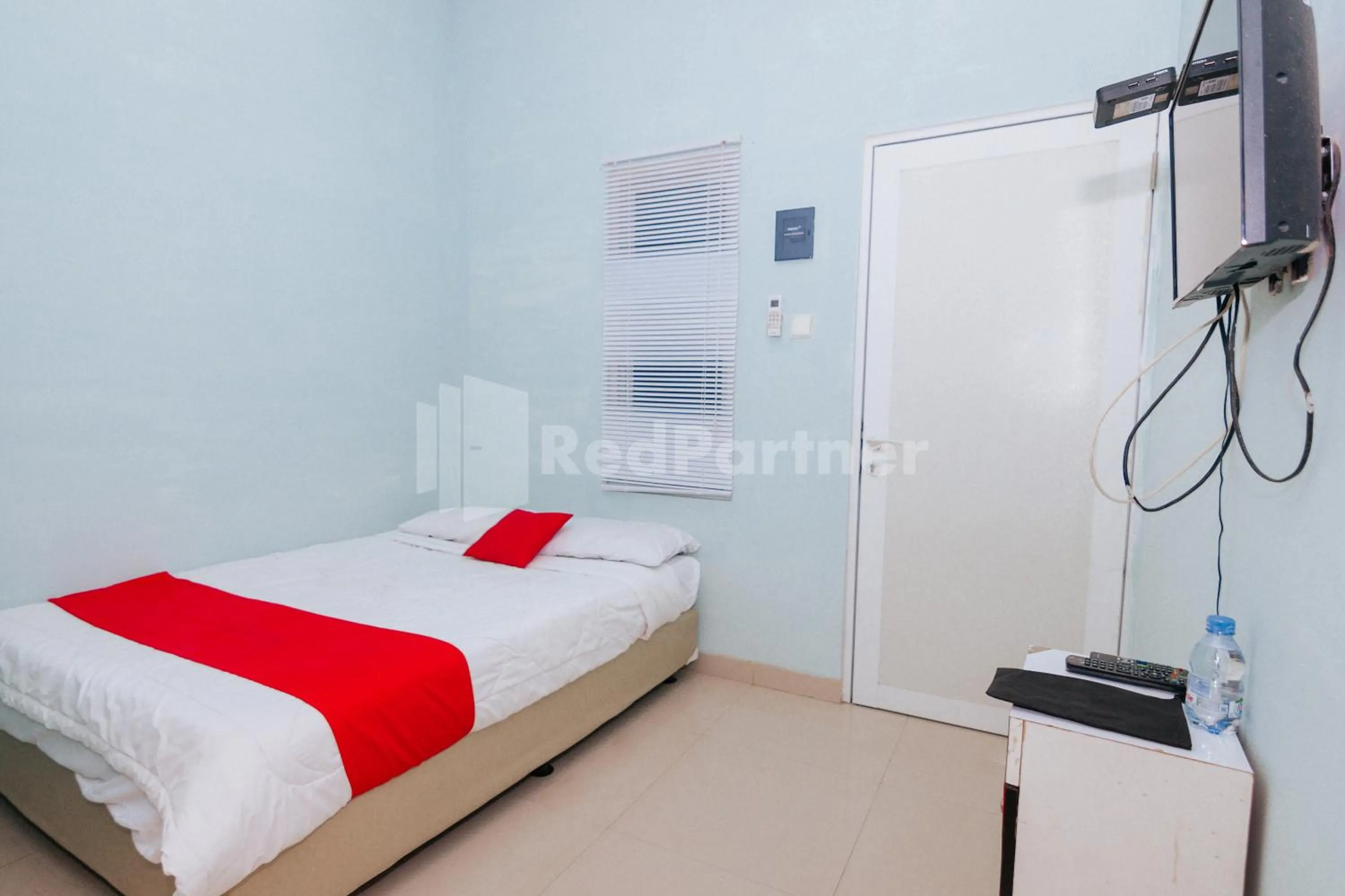 Bedroom, Bed in OYO 94494 Krekot Residence Pasar Baru COO Property