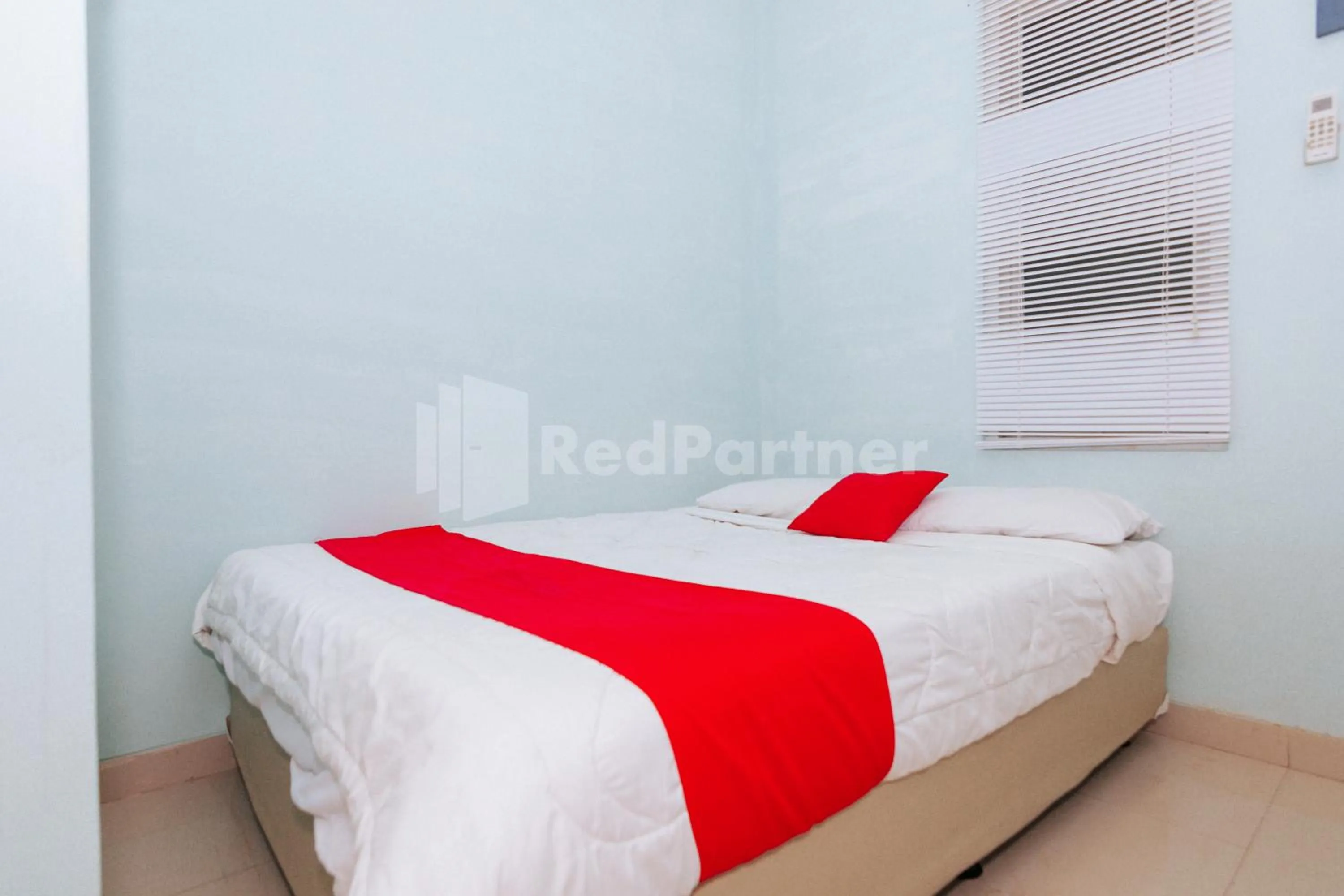 Bedroom, Bed in OYO 94494 Krekot Residence Pasar Baru COO Property