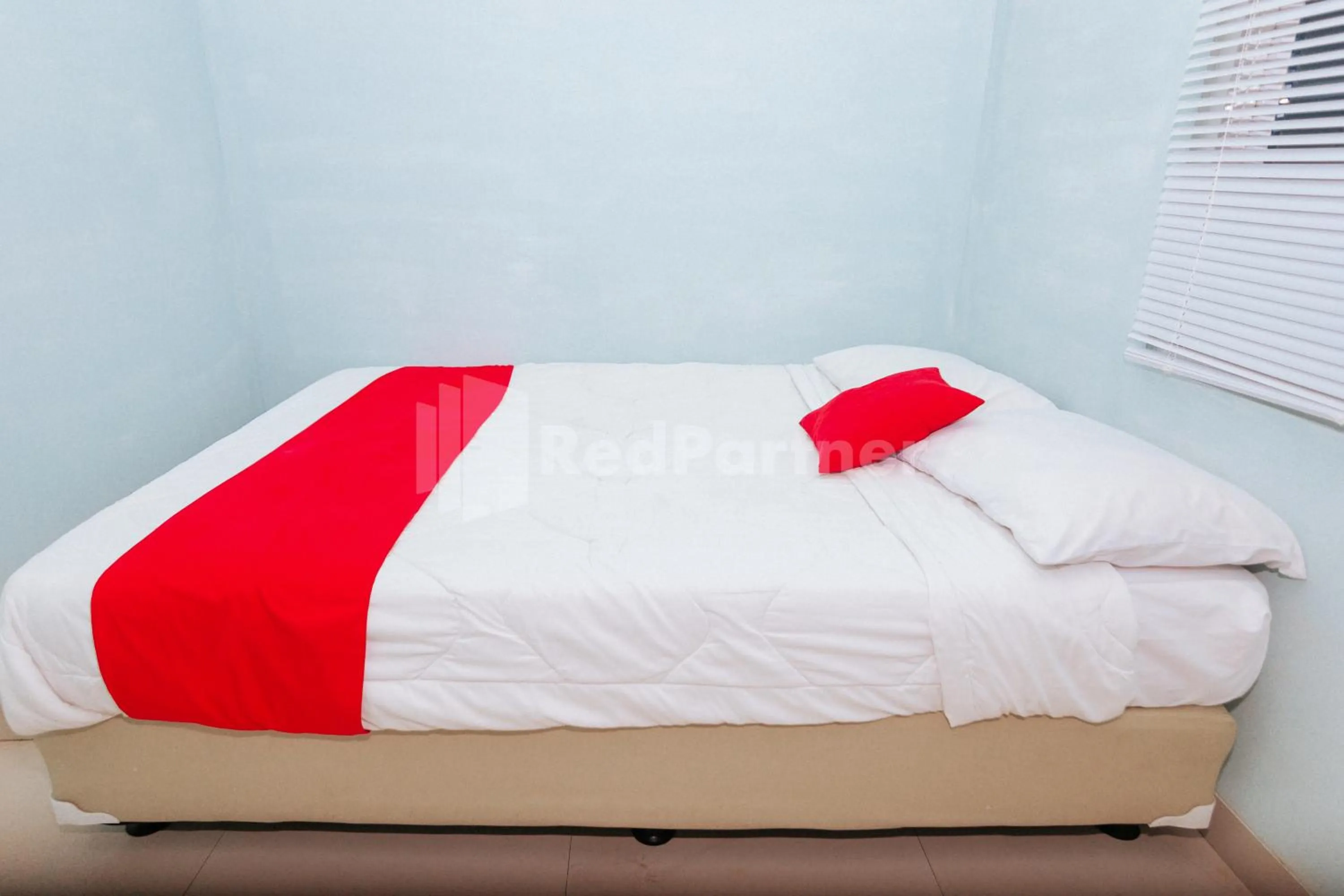 Bedroom, Bed in OYO 94494 Krekot Residence Pasar Baru COO Property