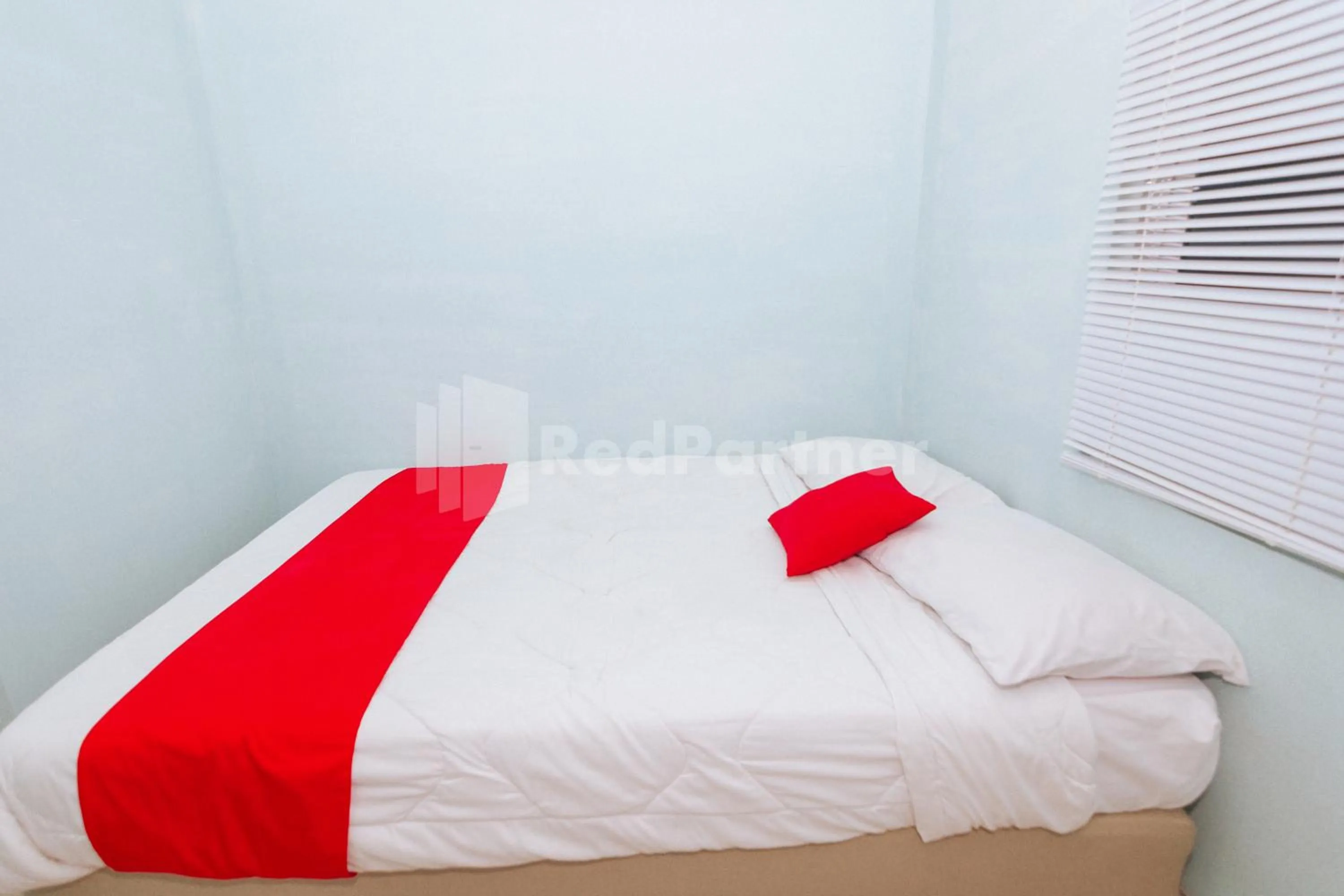 Bedroom, Bed in OYO 94494 Krekot Residence Pasar Baru COO Property