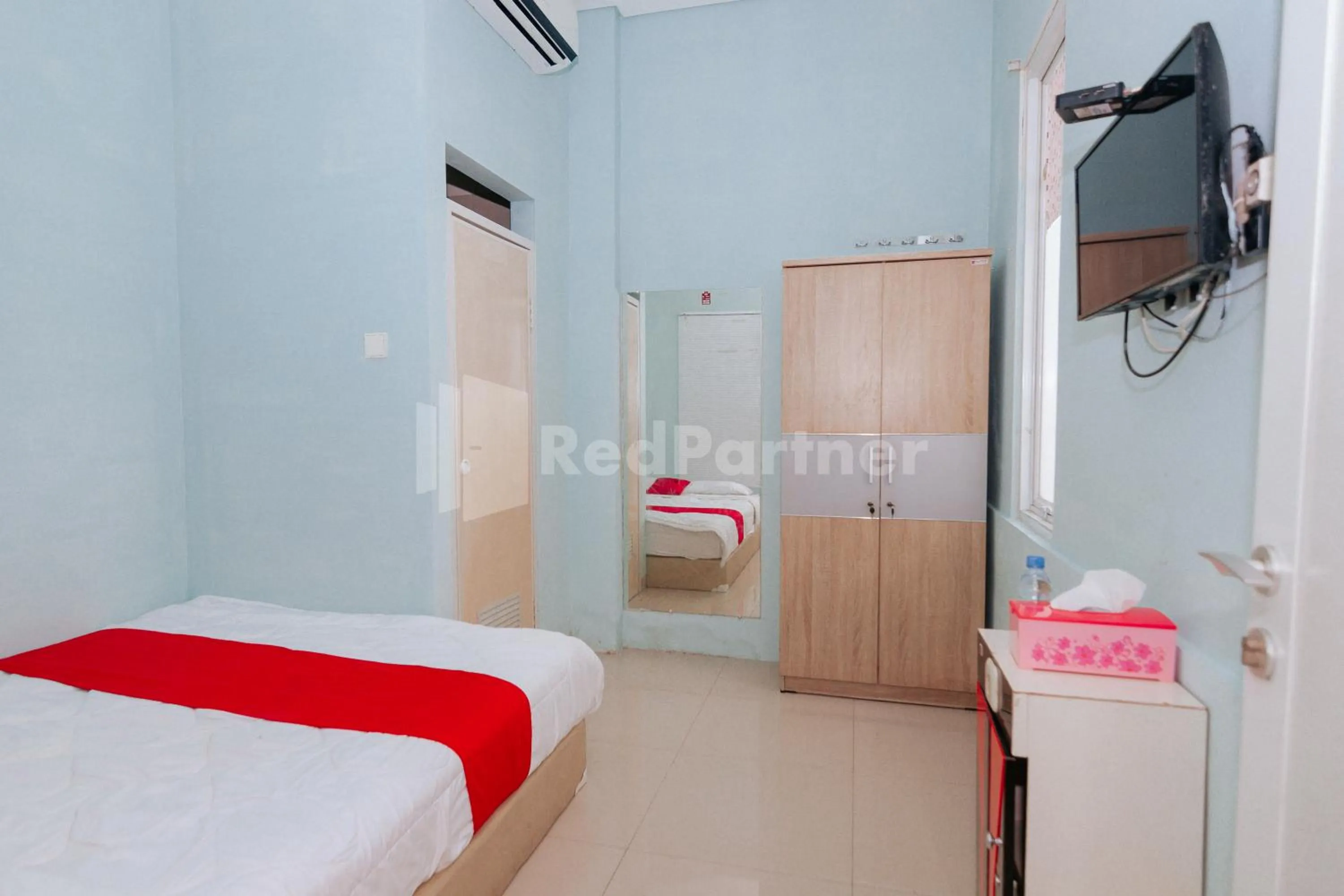 Bedroom, Bed in OYO 94494 Krekot Residence Pasar Baru COO Property