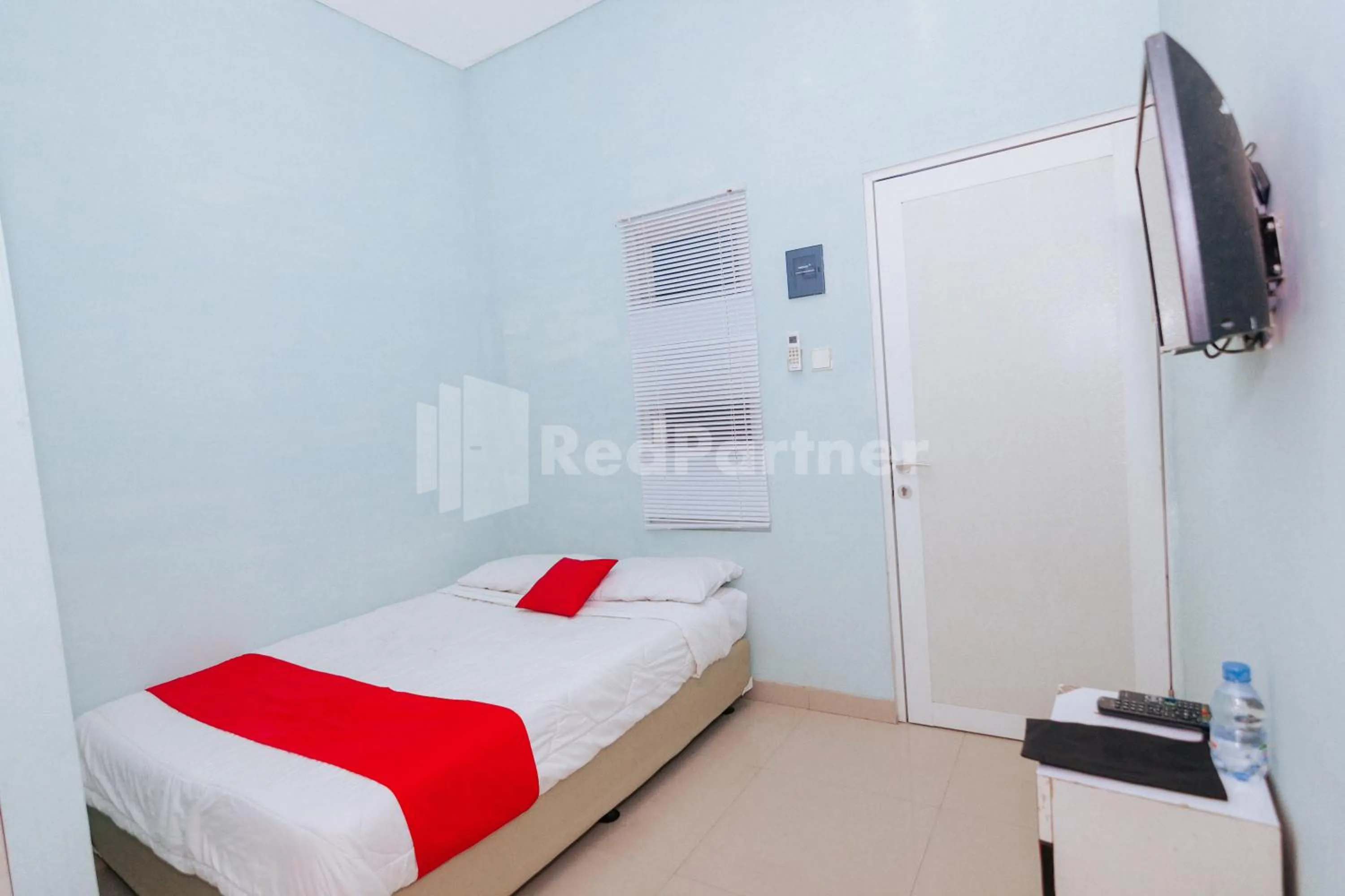 Bedroom, Bed in OYO 94494 Krekot Residence Pasar Baru COO Property