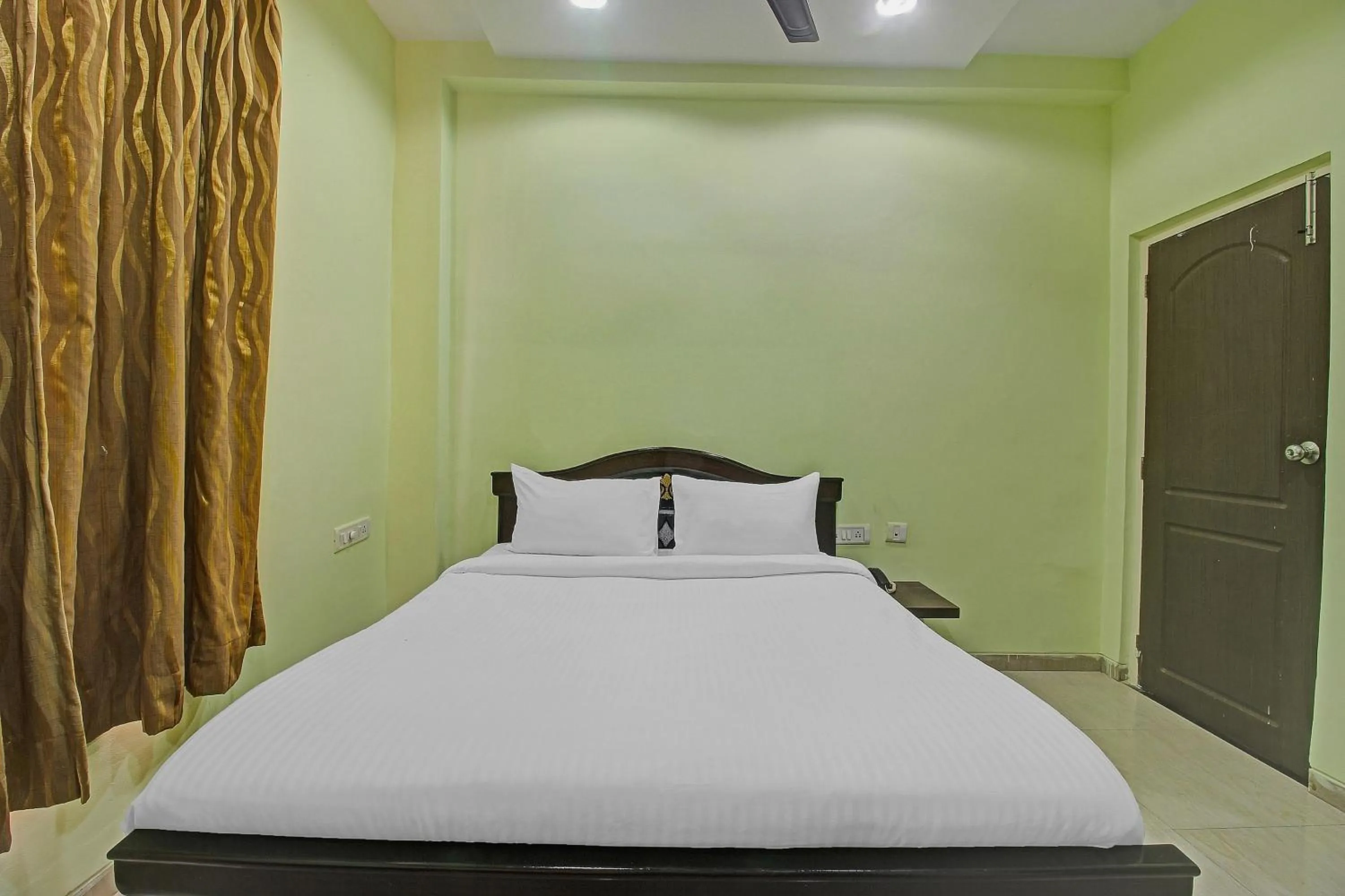 Bedroom, Bed in Hotel O Sri Residency Near Hyderabad Central