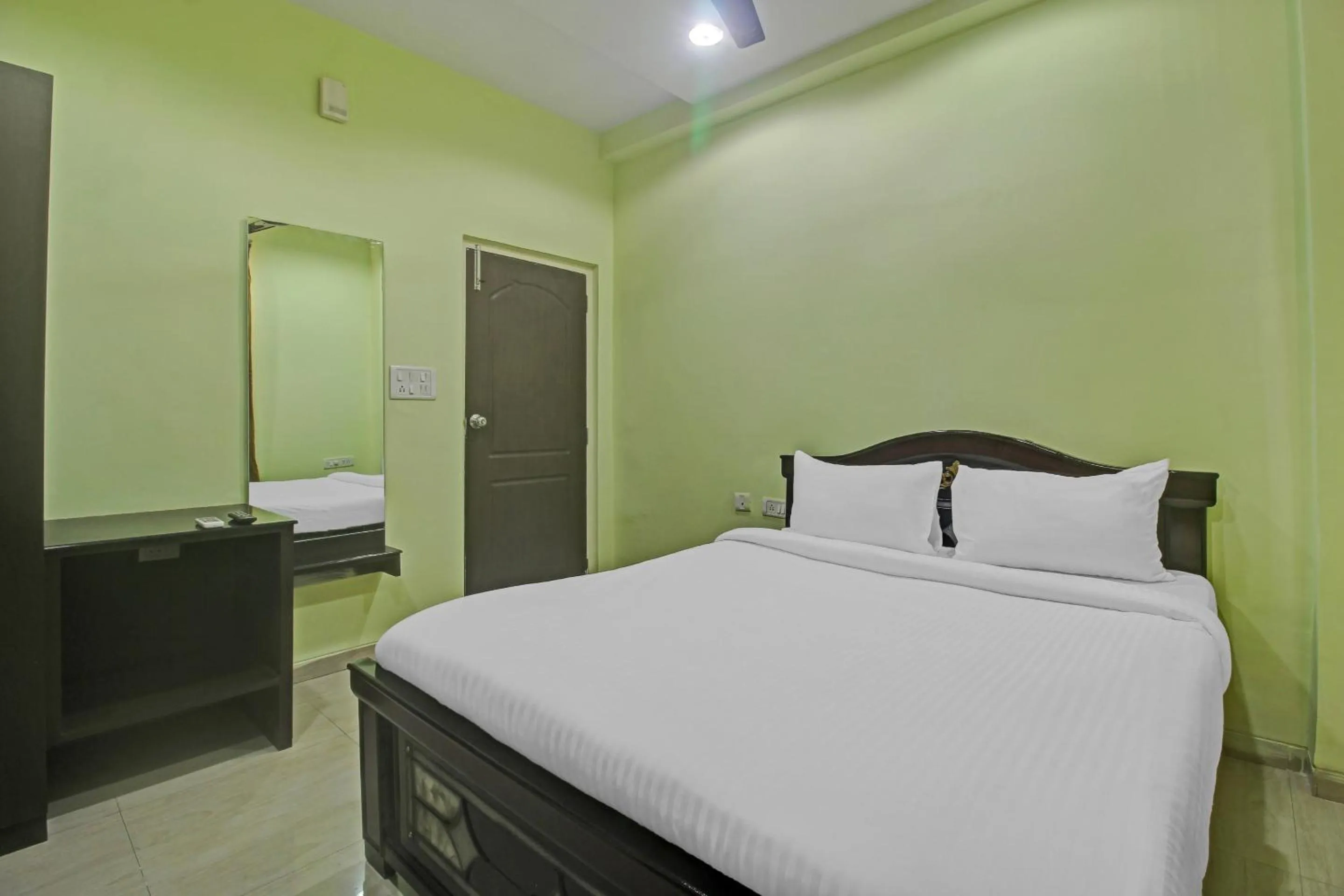 Bedroom, Bed in Hotel O Sri Residency Near Hyderabad Central